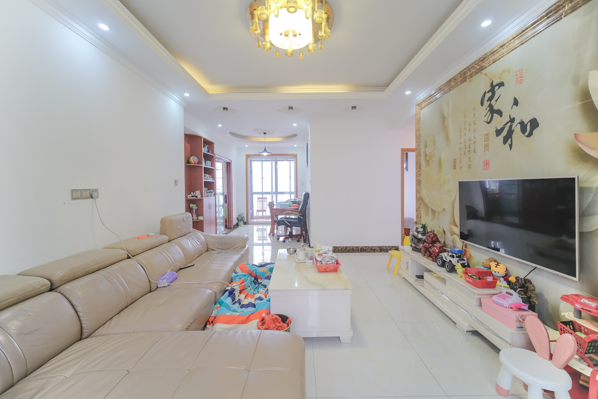 中安善化国际 4室2厅2卫 68.0万 中安善化国际 4室2厅2卫 68.0万客厅