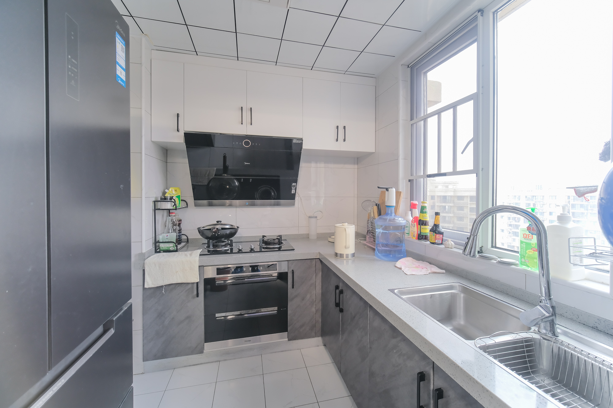 保利香槟国际  4室2厅2卫    95.0万 保利香槟国际  4室2厅2卫    95.0万厨房