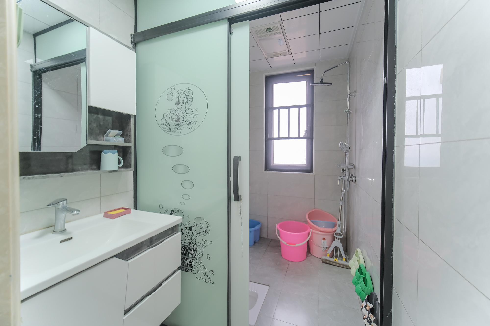 保利香槟国际  4室2厅2卫    95.0万 保利香槟国际  4室2厅2卫    95.0万卫生间