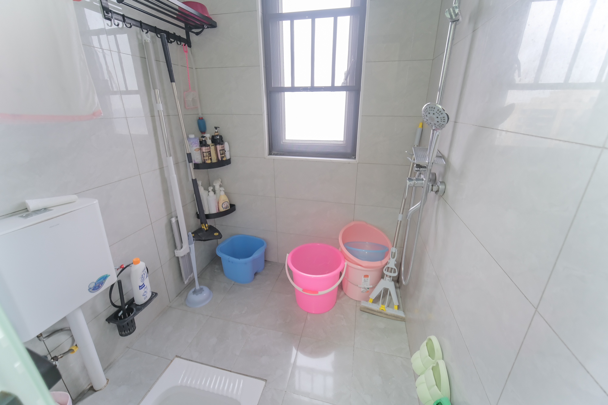 保利香槟国际  4室2厅2卫    95.0万 保利香槟国际  4室2厅2卫    95.0万卫生间