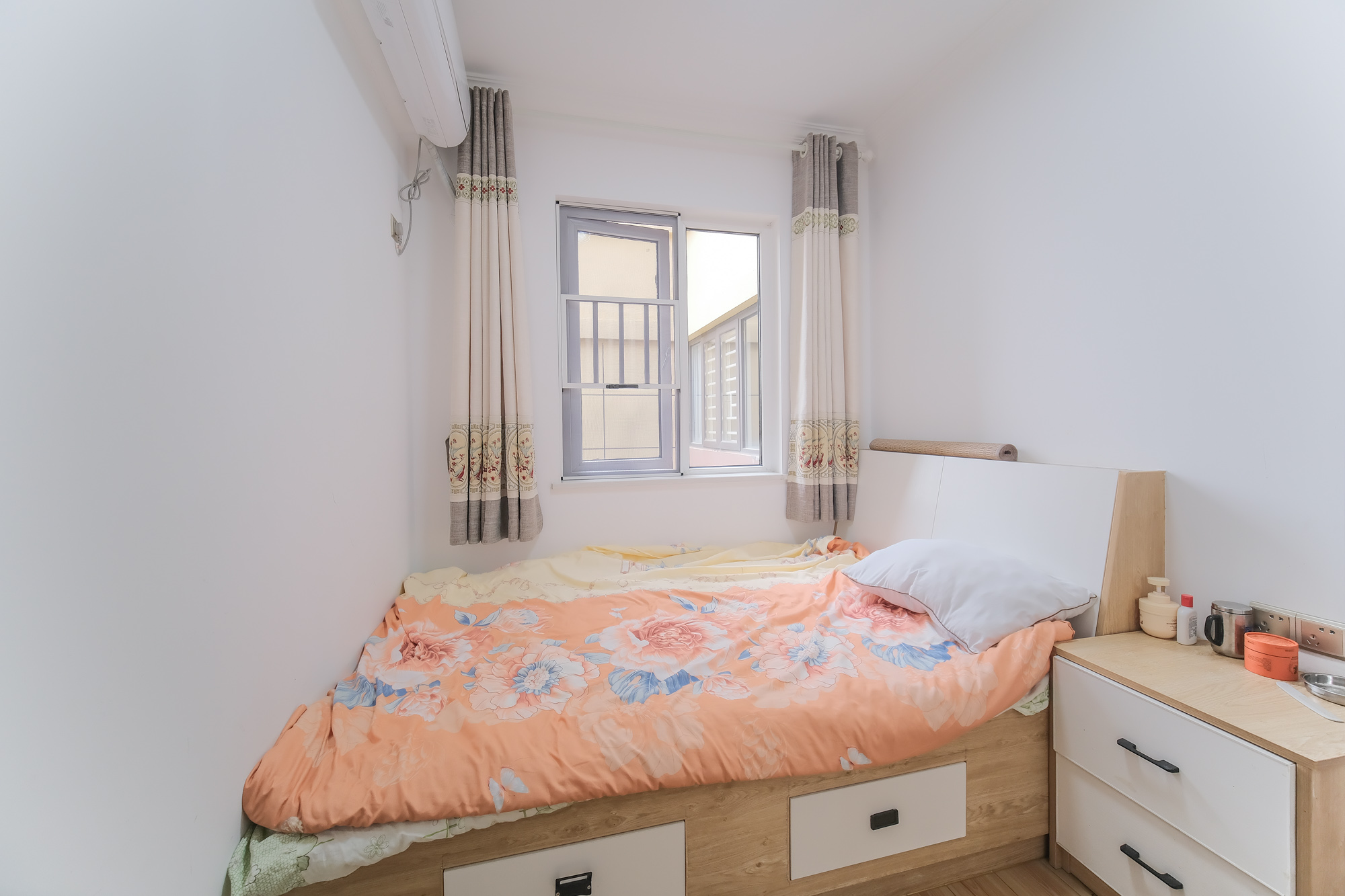 保利香槟国际  4室2厅2卫    95.0万 保利香槟国际  4室2厅2卫    95.0万卧室