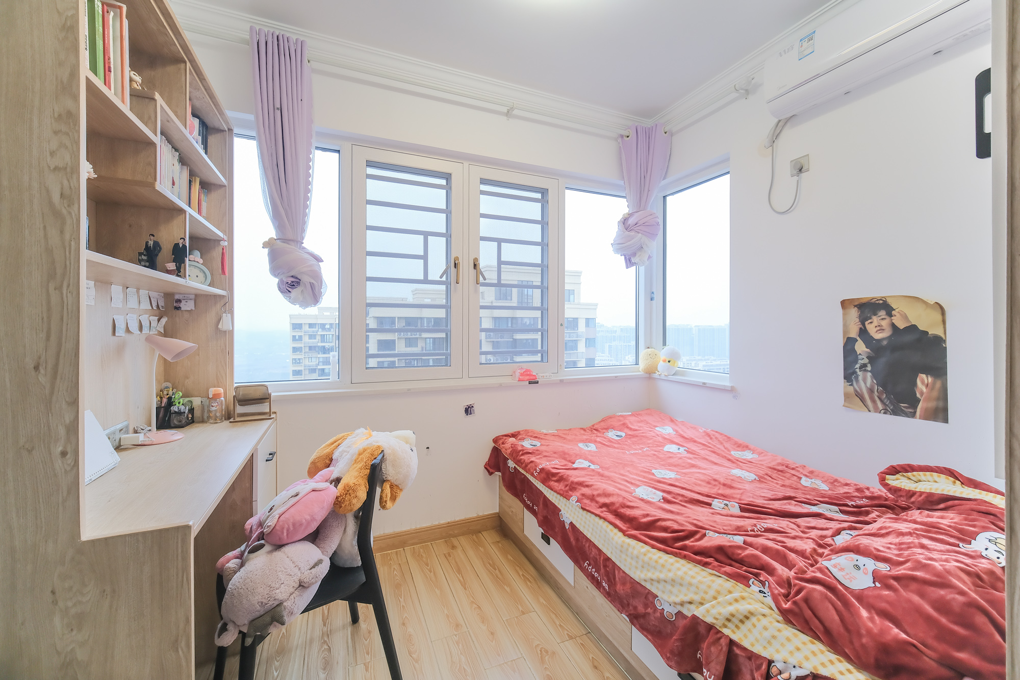 保利香槟国际  4室2厅2卫    95.0万 保利香槟国际  4室2厅2卫    95.0万卧室