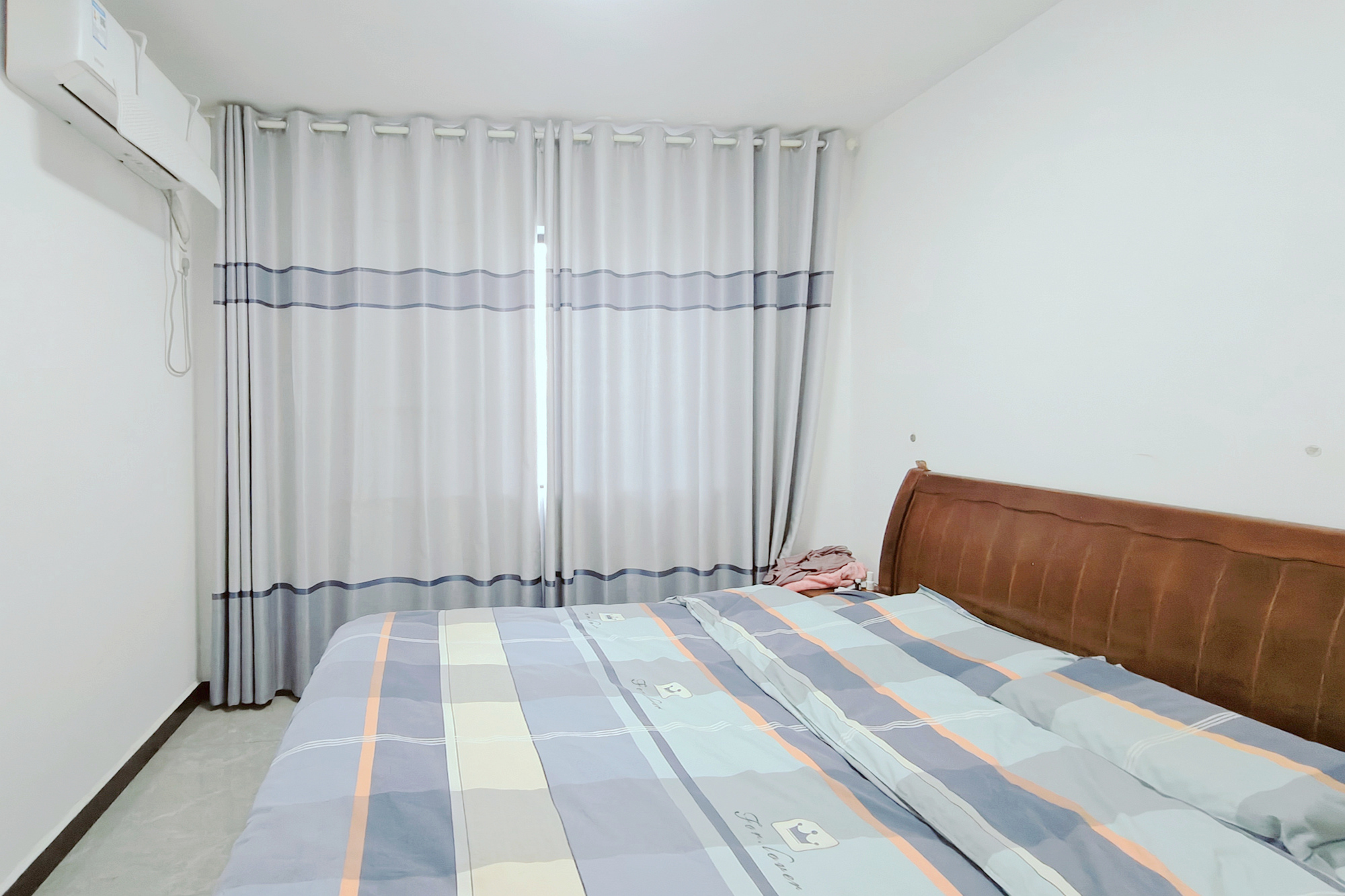 荣盛岳麓峰景  3室2厅2卫   72.00万卧室