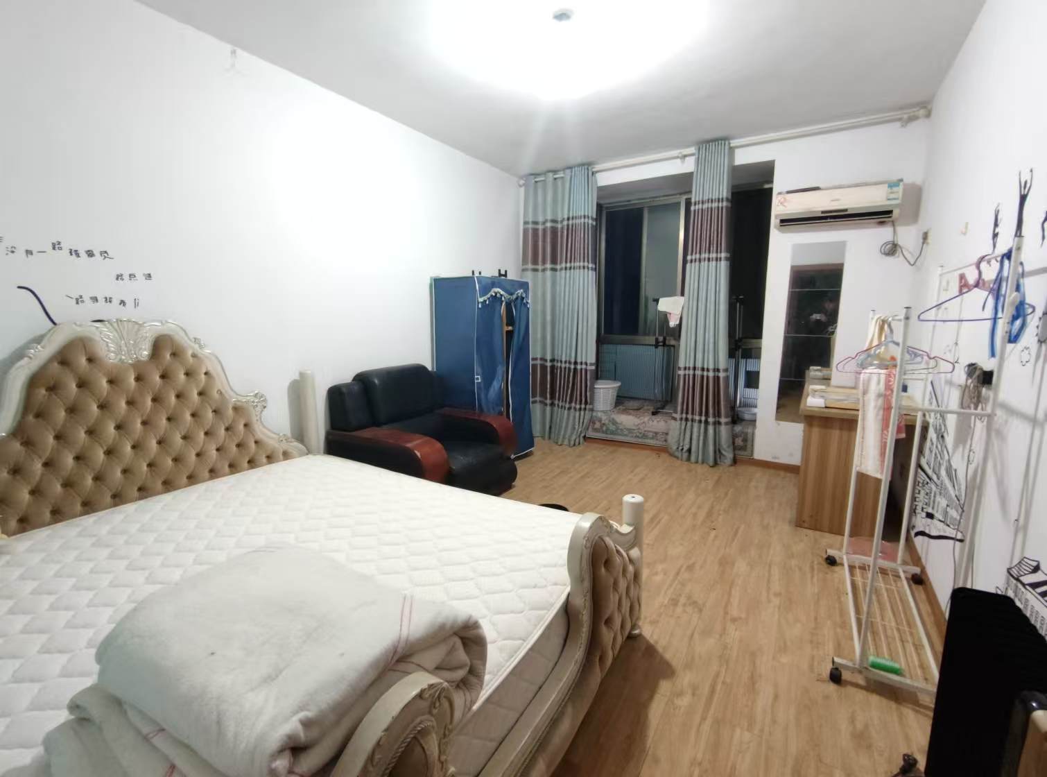 麓谷沐春园  4室2厅2卫   2300.00元/月室内图