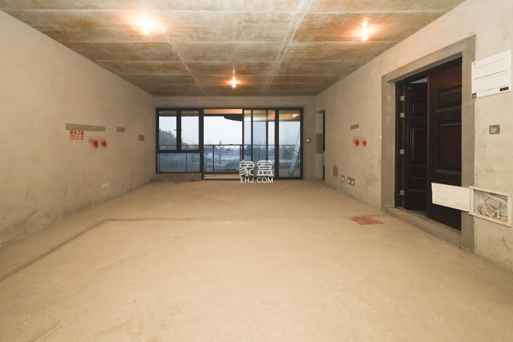 地鐵中建江山玖樾  4室2廳2衛(wèi)   275.00萬(wàn)
