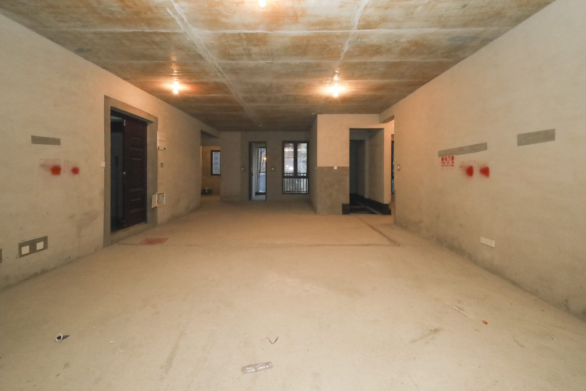 地铁中建江山玖樾  4室2厅2卫   275.00万客厅