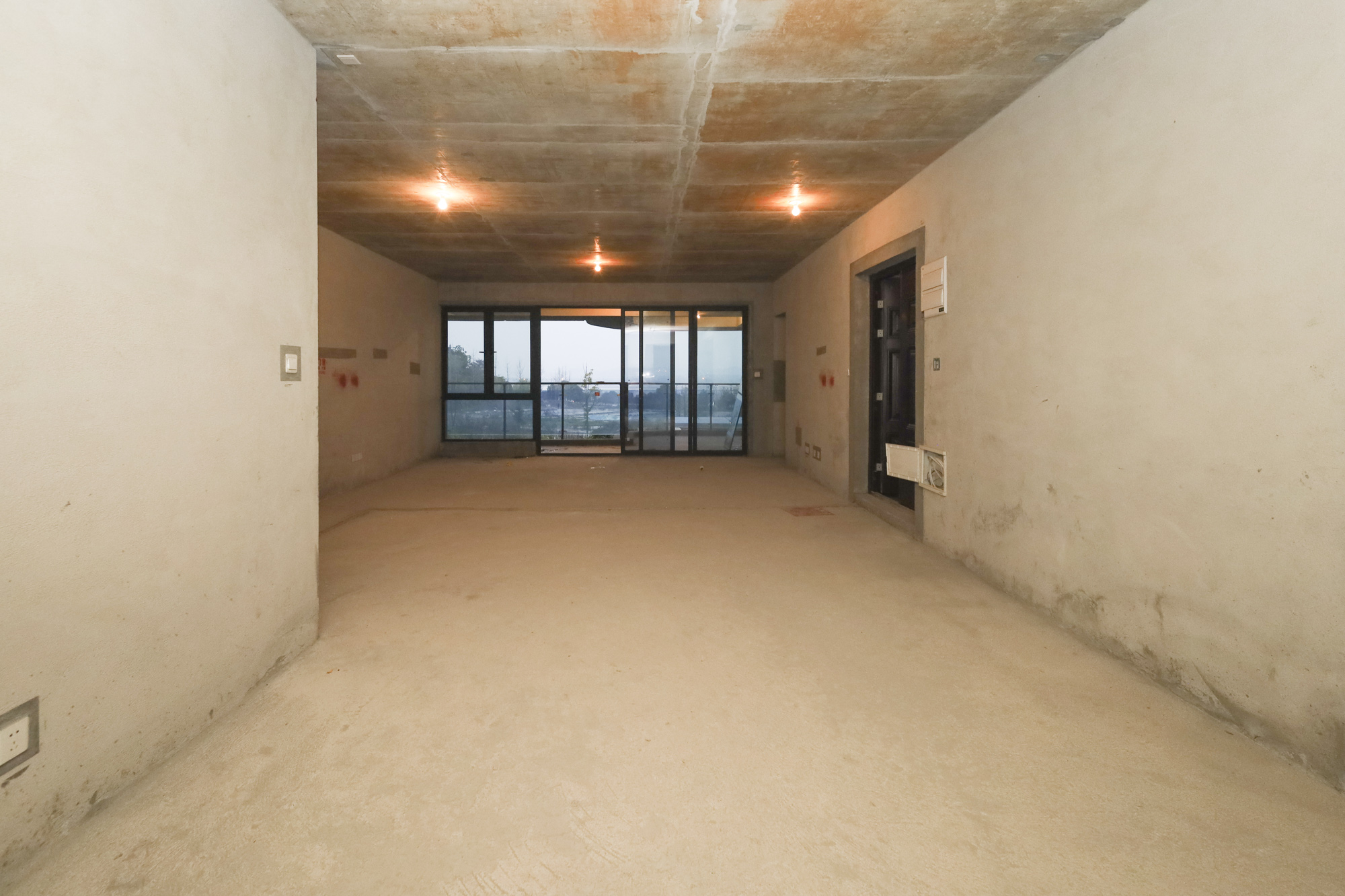 地铁中建江山玖樾  4室2厅2卫   275.00万客厅