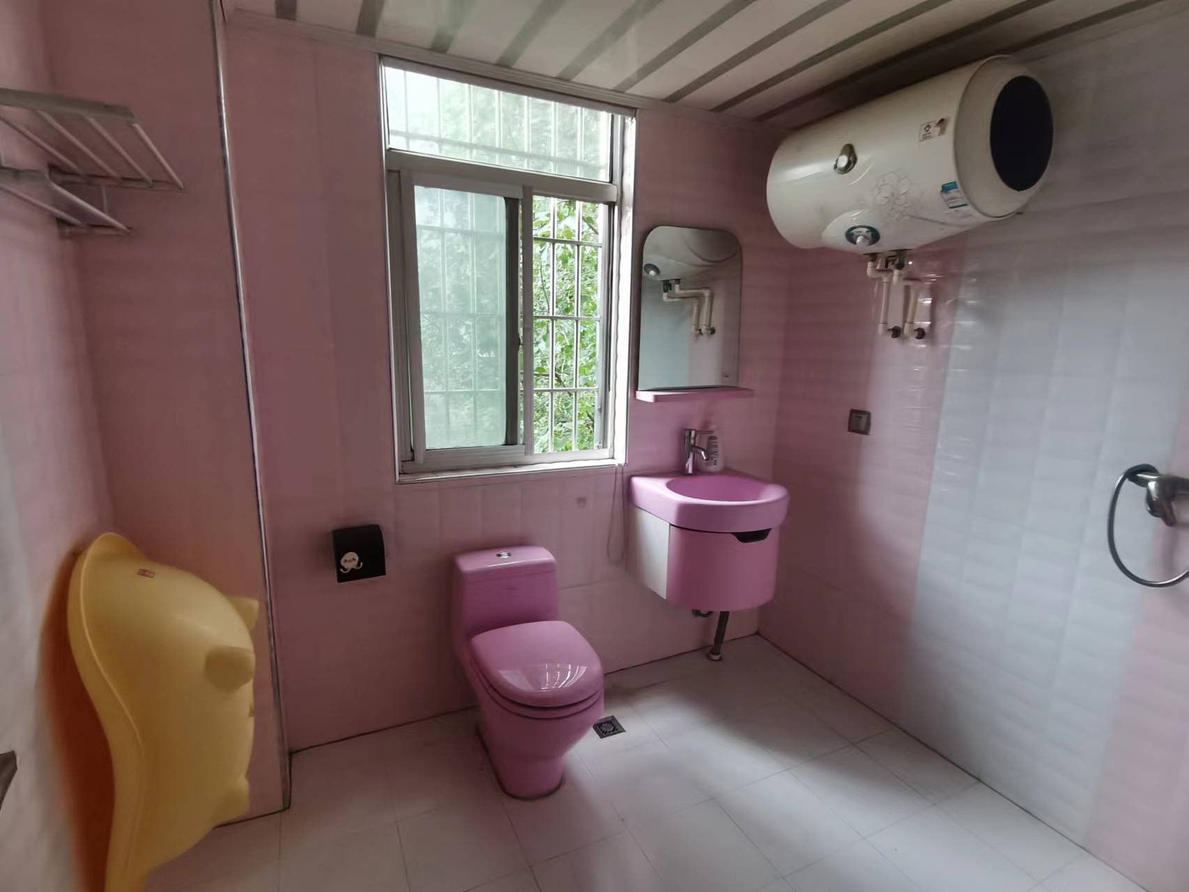 大汉巨龙家园  0室0厅0卫    1600.0元/月 大汉巨龙家园  0室0厅0卫    1600.0元/月室内图