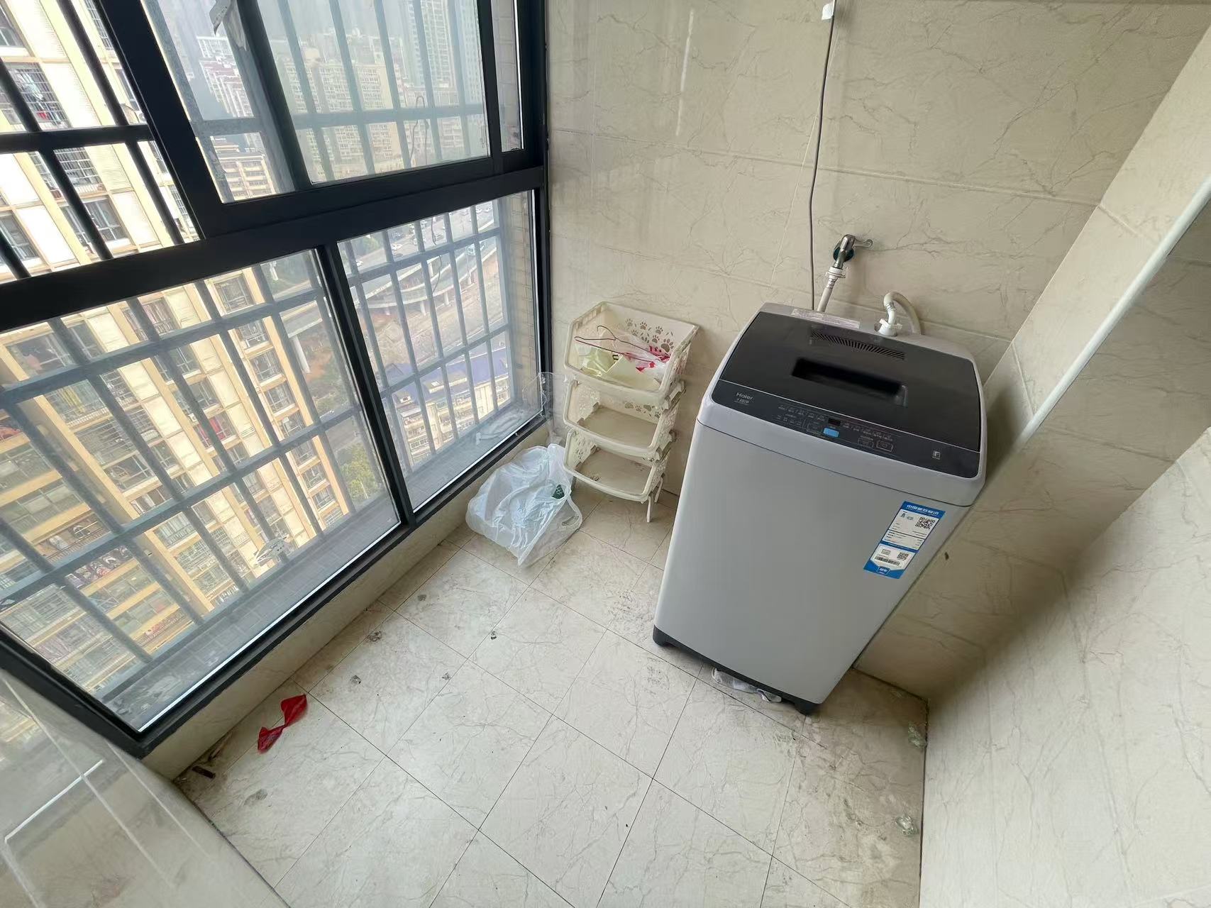 剑桥名门  3室2厅2卫    2500.0元/月室内图