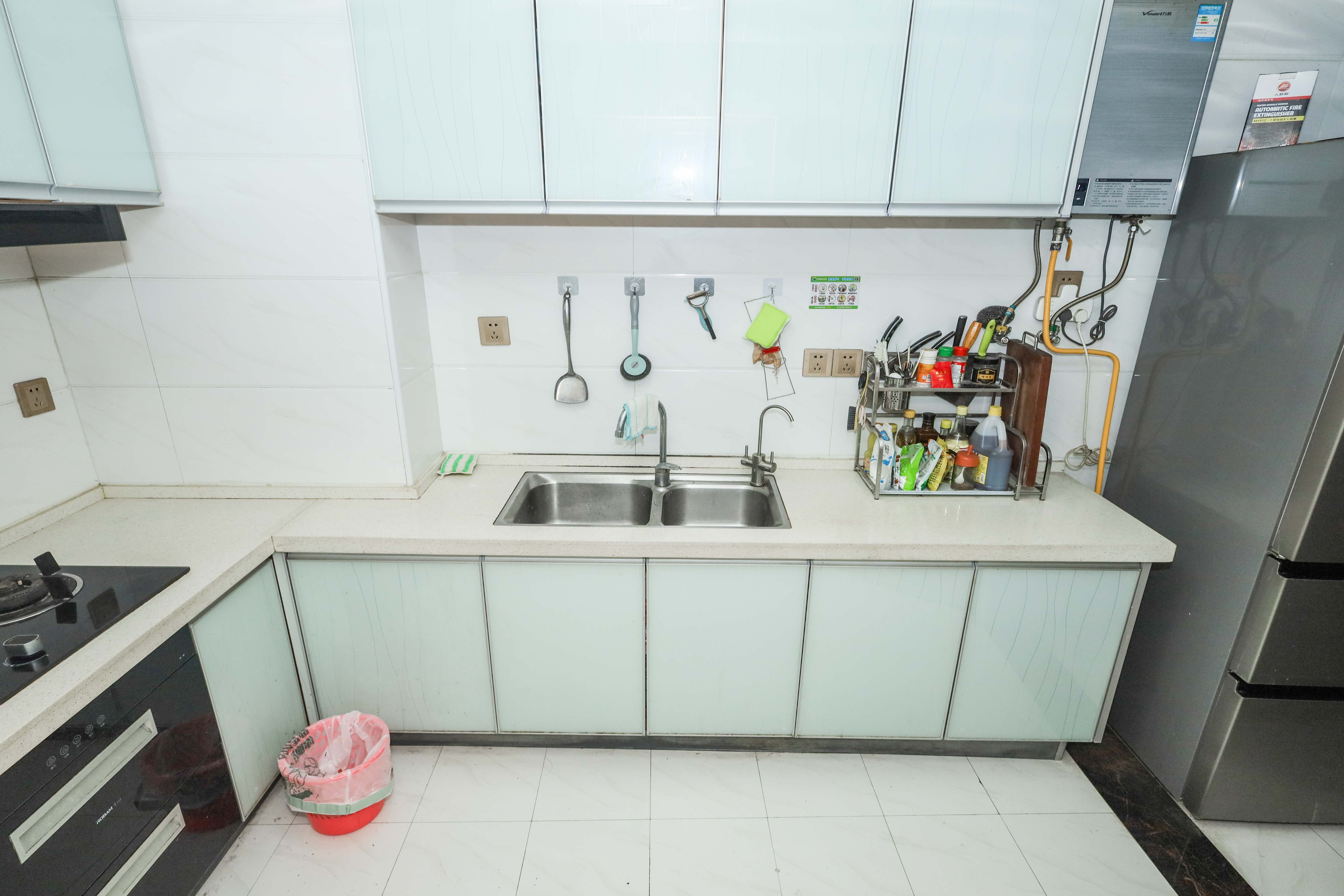 保利麓谷林语C区 3室2厅1卫 89.8万 保利麓谷林语C区 3室2厅1卫 89.8万厨房