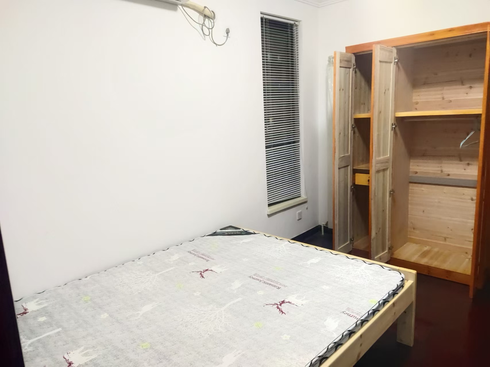 中海国际二期  4室2厅2卫    2400.0元/月 中海国际二期  4室2厅2卫    2400.0元/月室内图