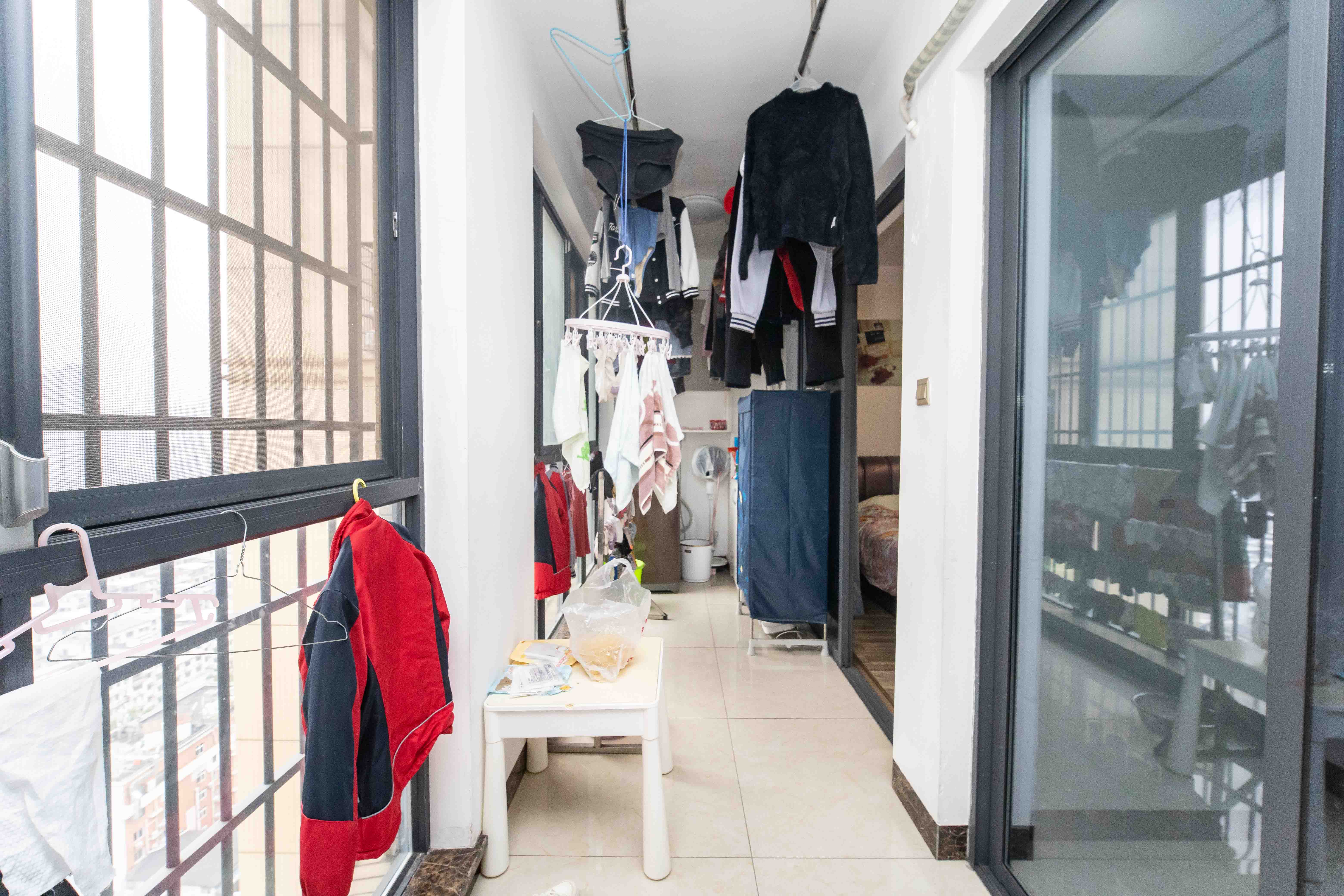 金鸿宇大厦  3室2厅2卫   125.00万阳台