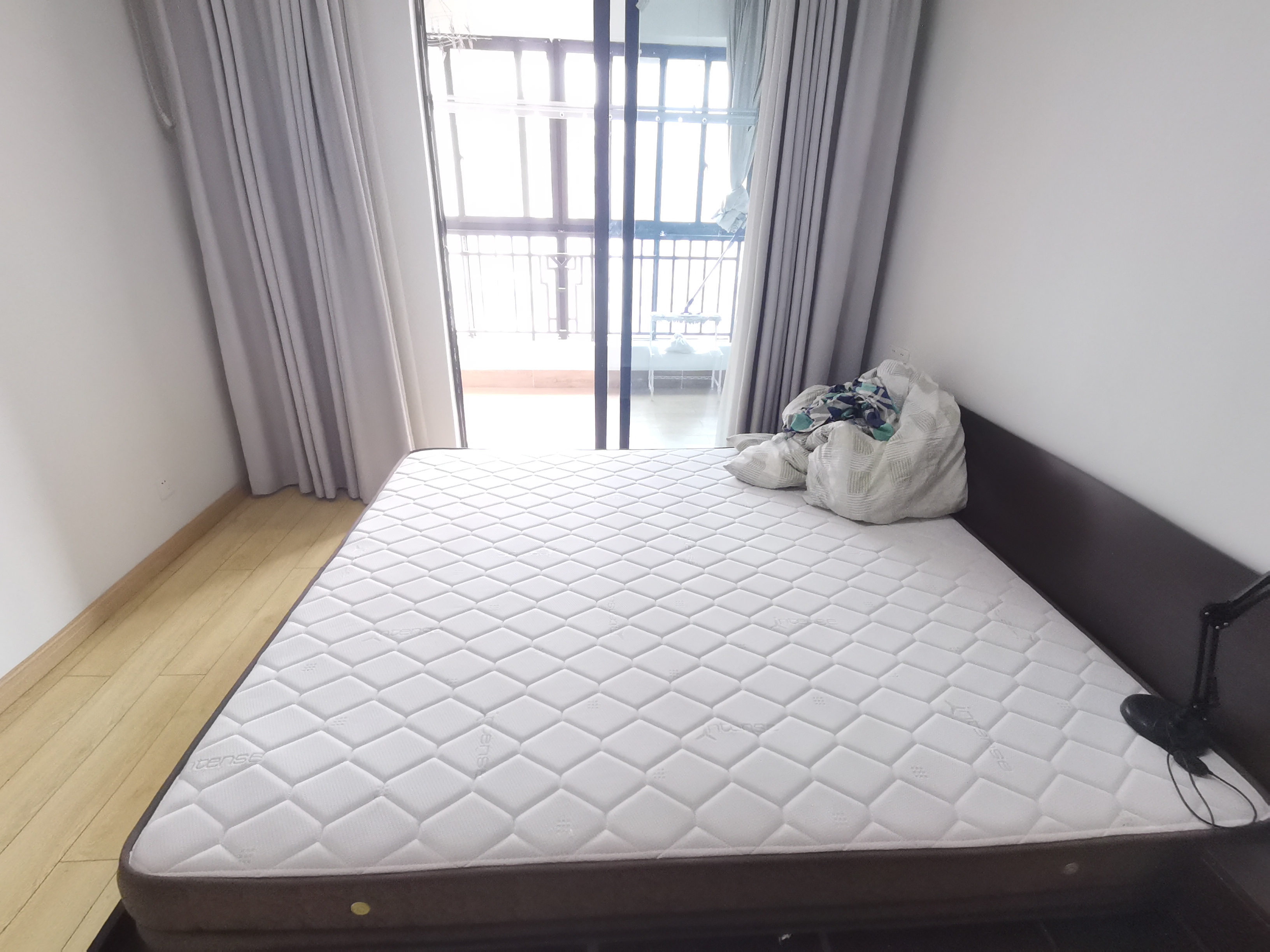 绿地海外滩一期 3室1厅1卫 2000.0元/月 绿地海外滩一期 3室1厅1卫 2000.0元/月室内图