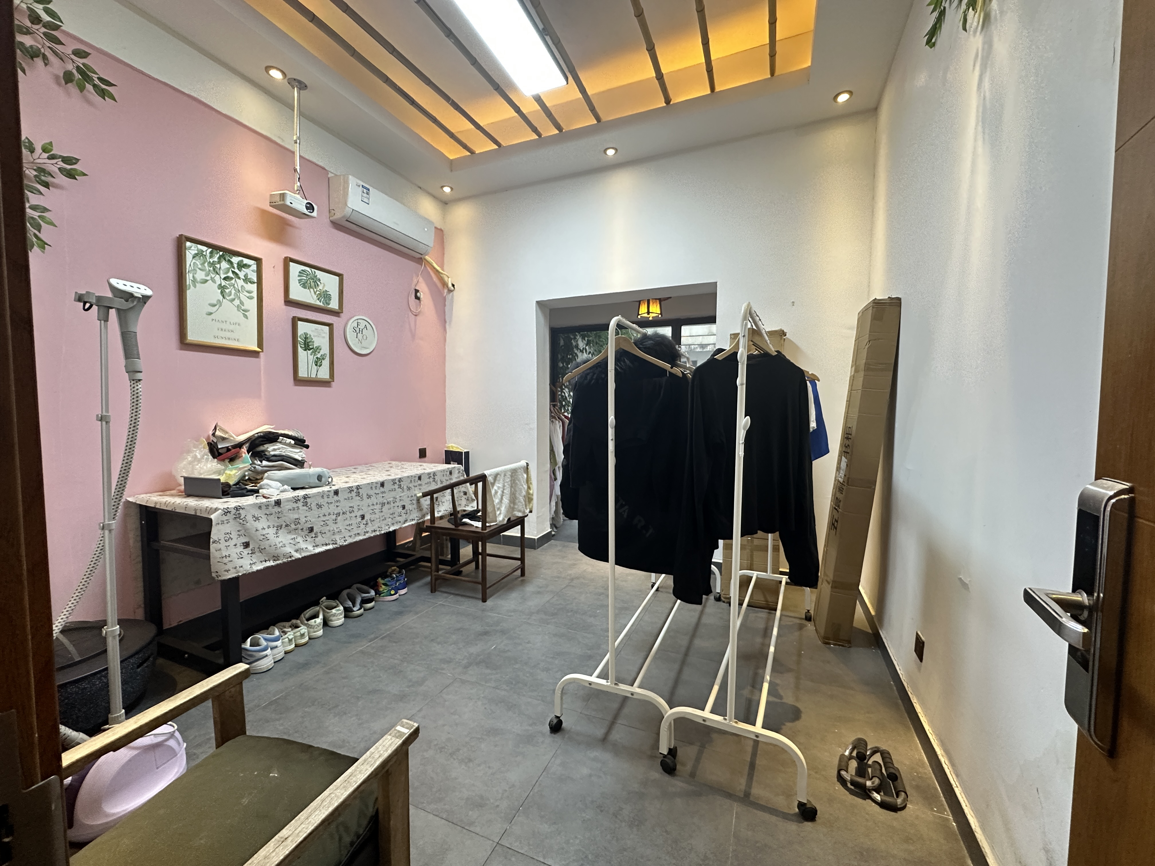 阳光100三期  8室3厅3卫   28000.00元/月室内图