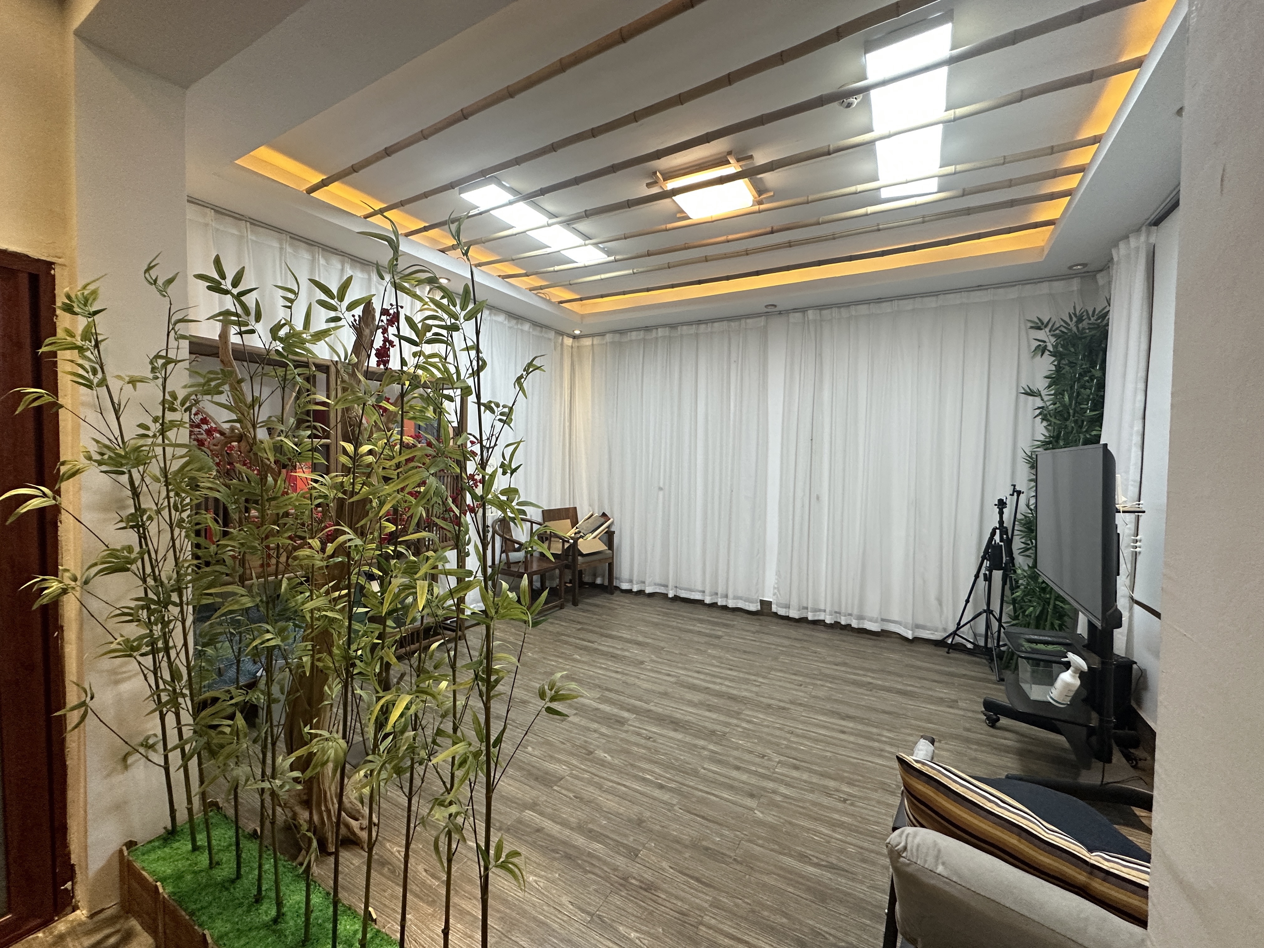 阳光100三期  8室3厅3卫   28000.00元/月室内图