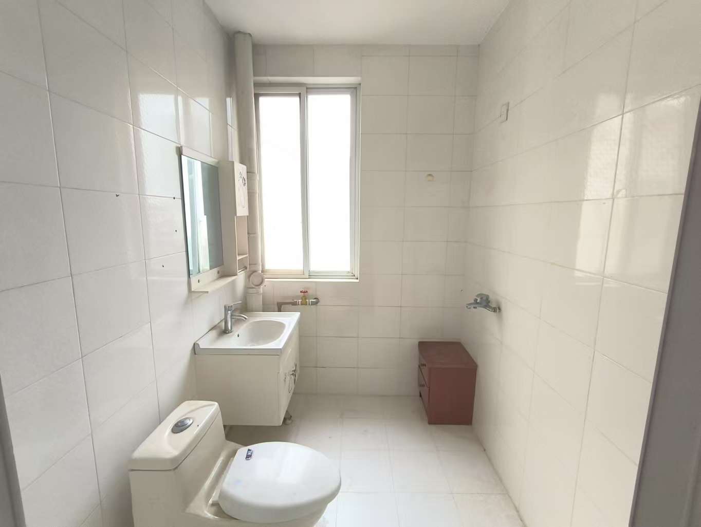 老灯泡厂宿舍（啤酒厂宿舍）  3室2厅2卫   1800.00元/月室内图