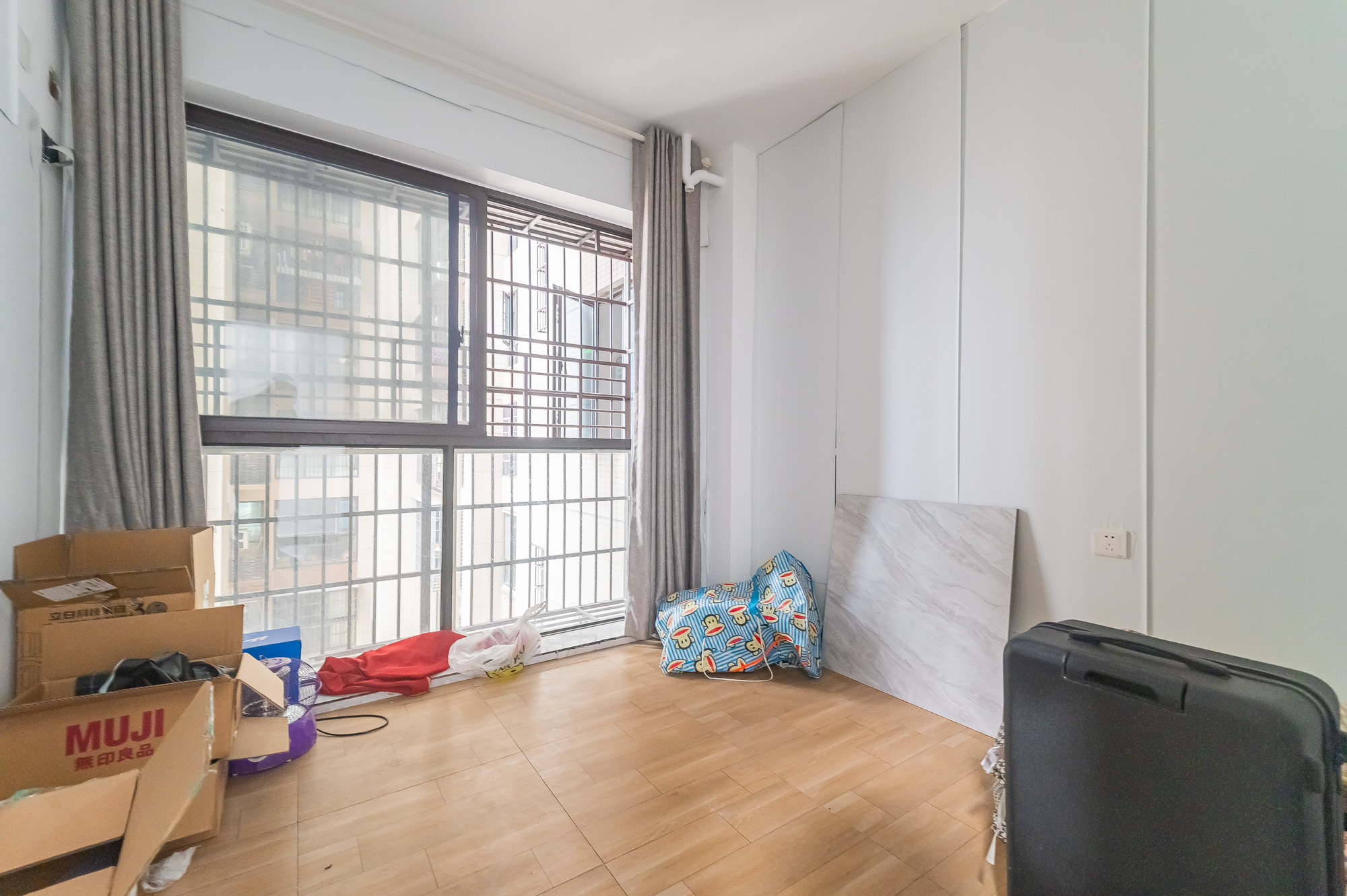 国泰九龙湾  3室2厅1卫    80.0万 国泰九龙湾  3室2厅1卫    80.0万卧室