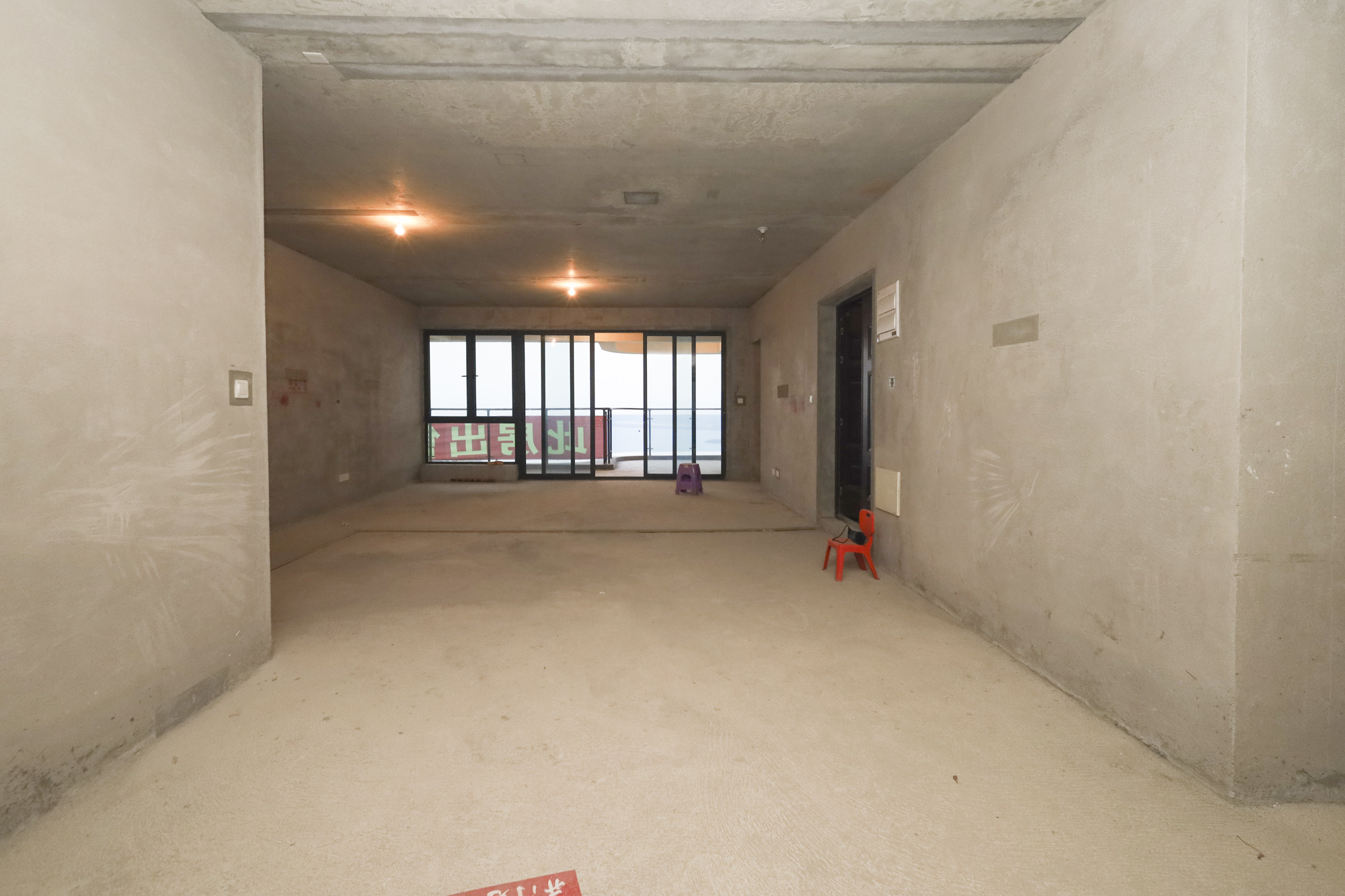 地铁中建江山玖樾  5室2厅4卫   335.00万客厅