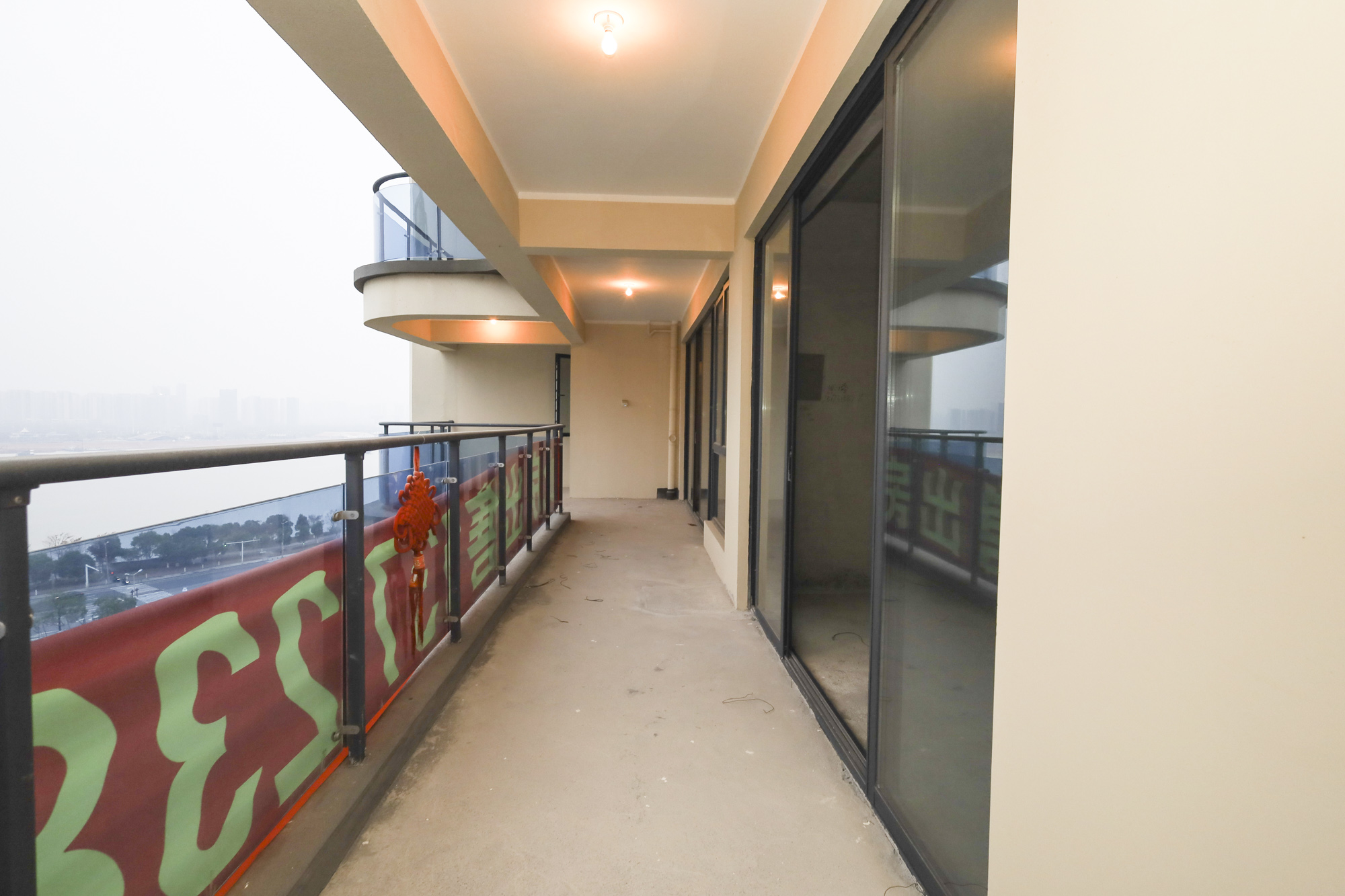 地铁中建江山玖樾  5室2厅4卫   335.00万其他