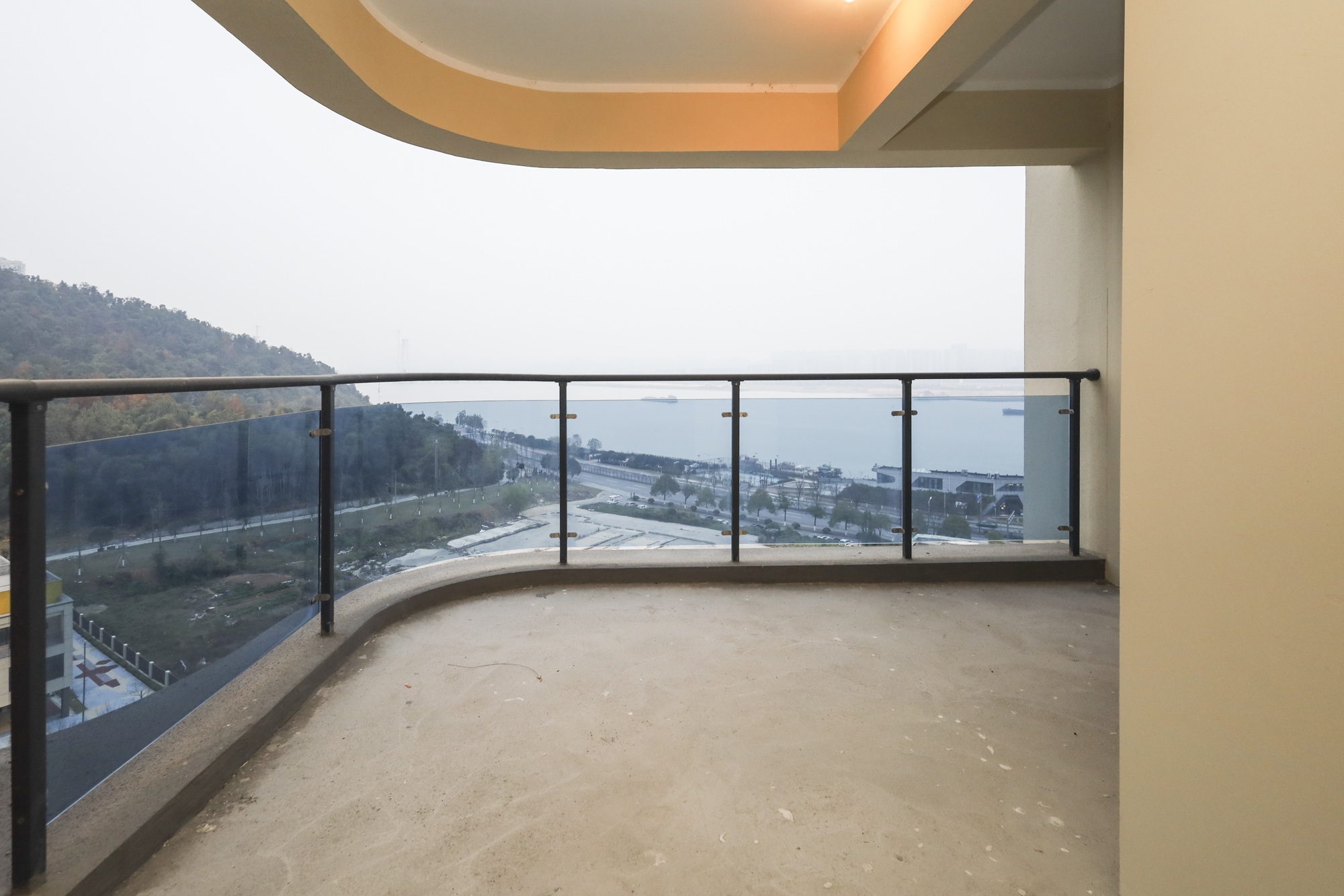 地铁中建江山玖樾  5室2厅4卫   335.00万阳台