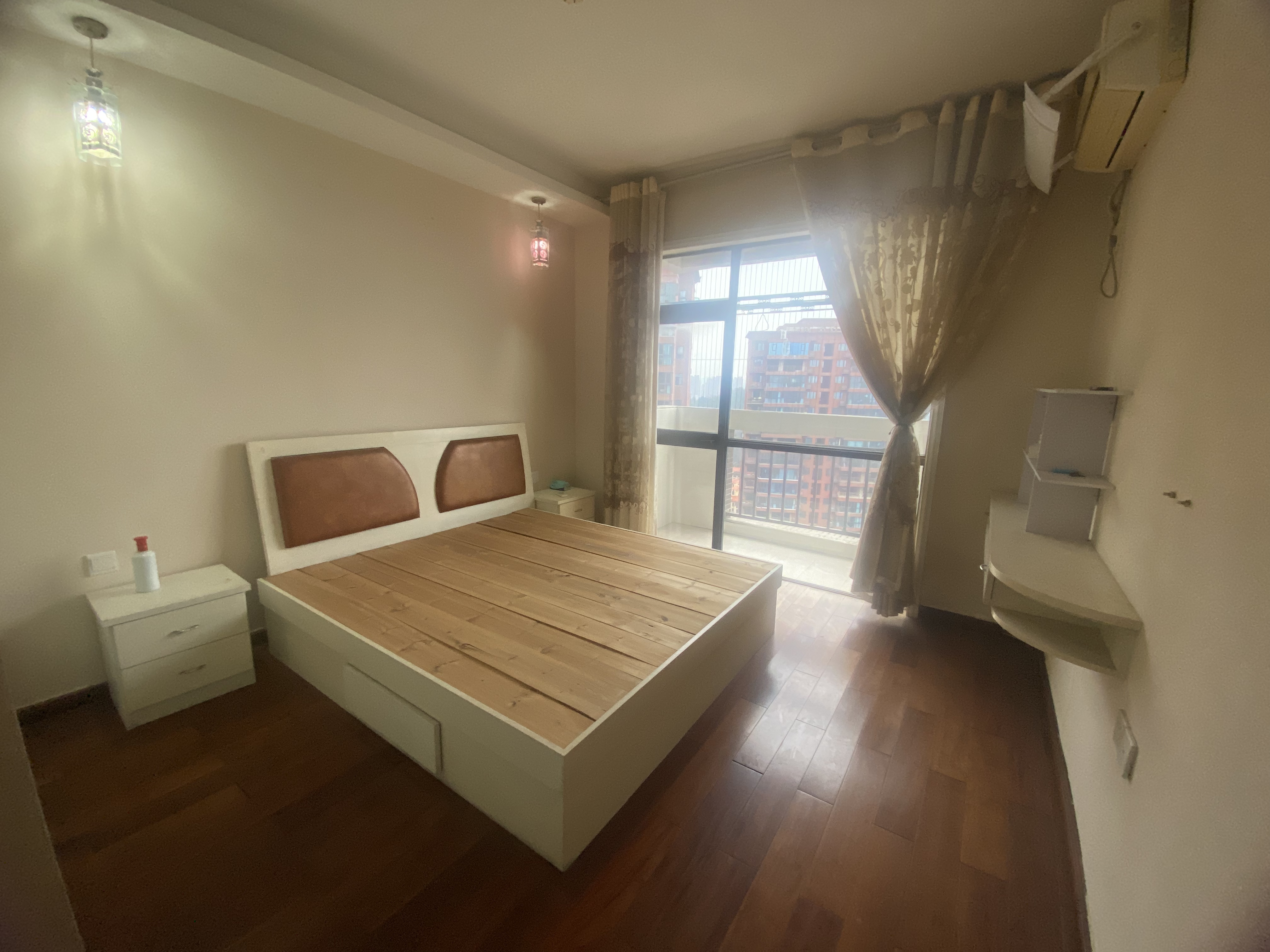 大同芙蓉  3室2厅2卫    2200.0元/月室内图