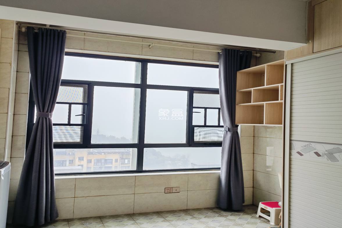 梓山湖公馆  1室1厅1卫    1200.0元/月 梓山湖公馆  1室1厅1卫    1200.0元/月室内图