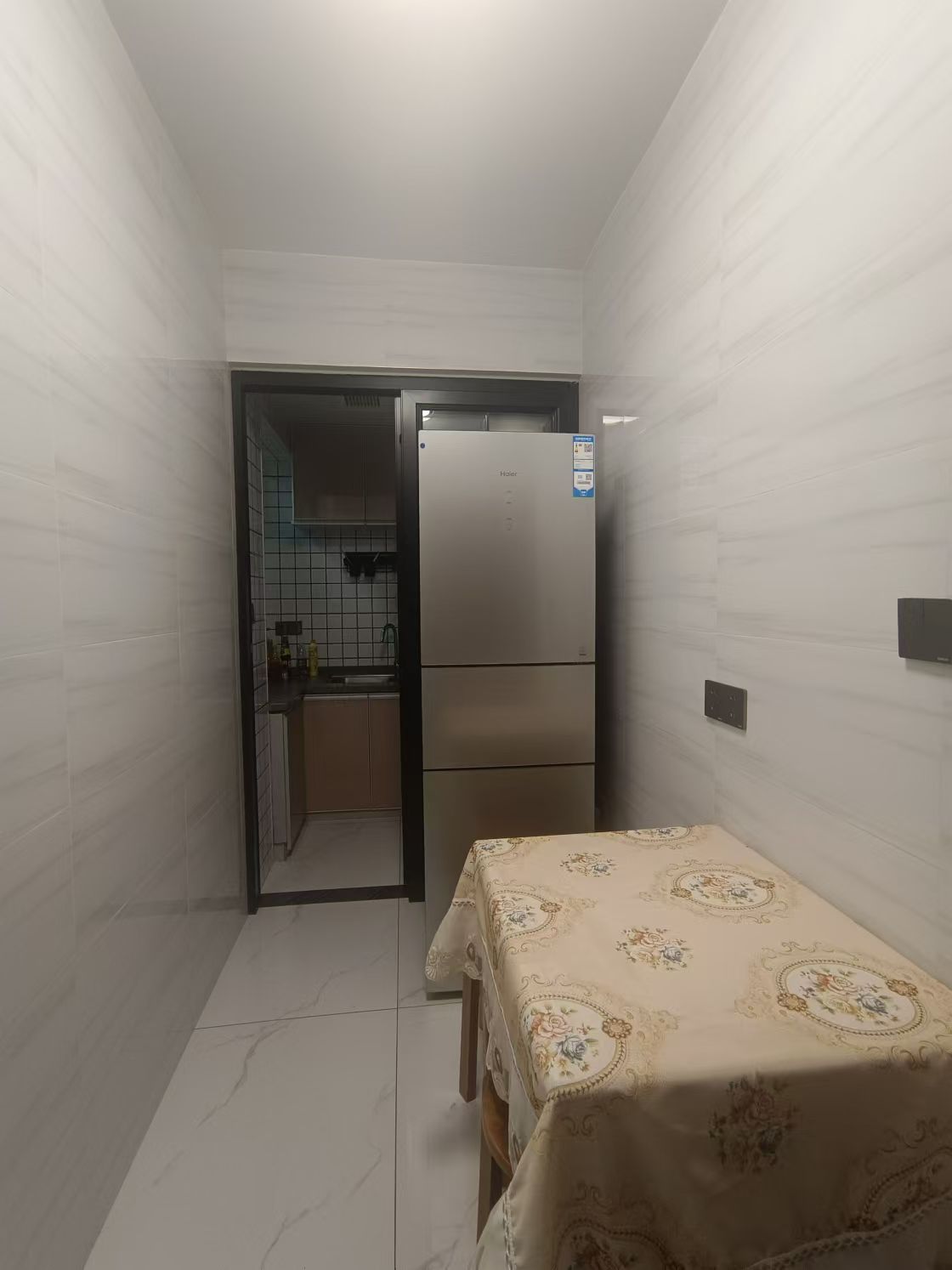 银泰红城6-9期 1室1厅1卫 1800.0元/月 银泰红城6-9期 1室1厅1卫 1800.0元/月室内图