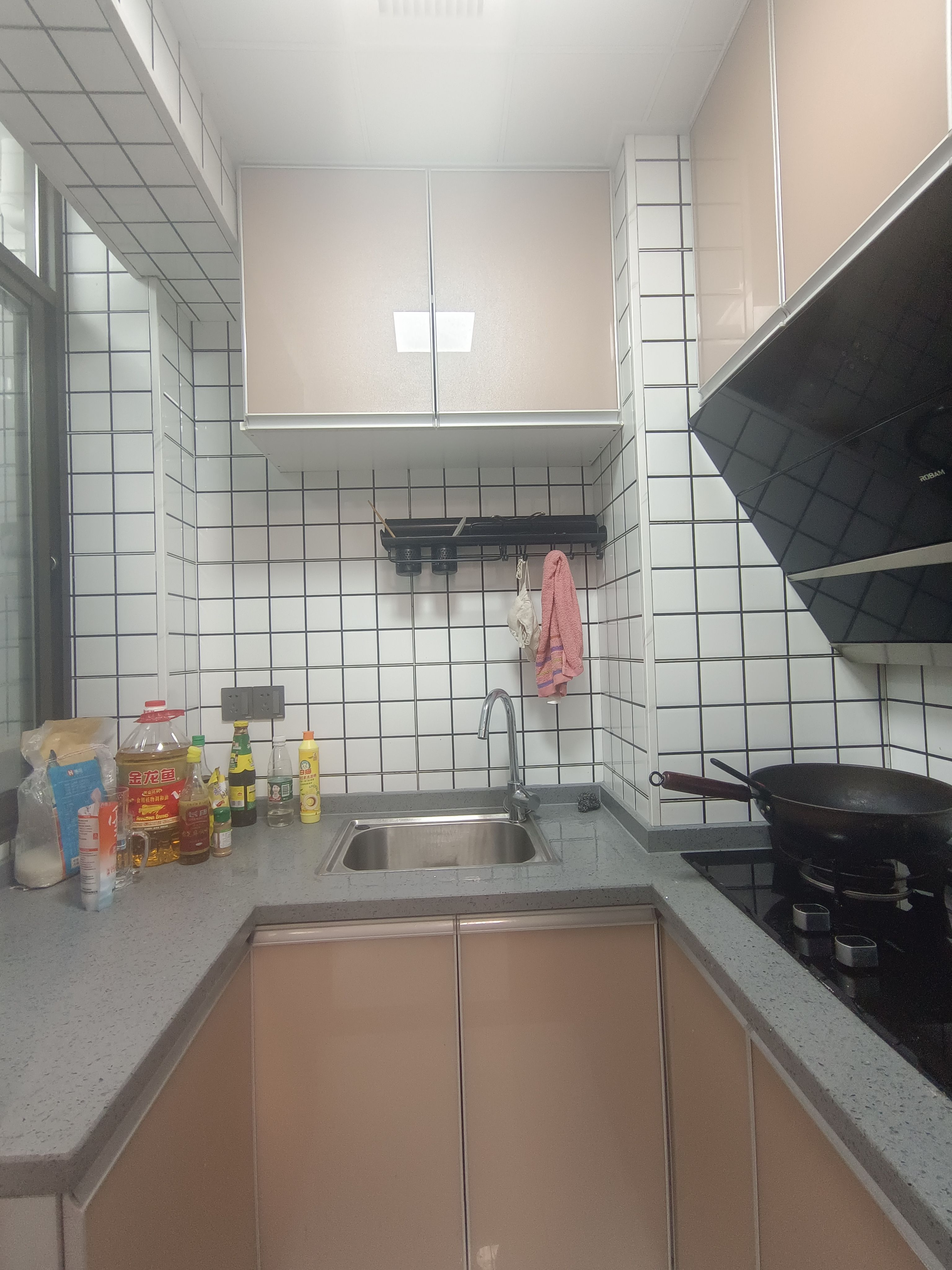 银泰红城6-9期 1室1厅1卫 1800.0元/月 银泰红城6-9期 1室1厅1卫 1800.0元/月室内图