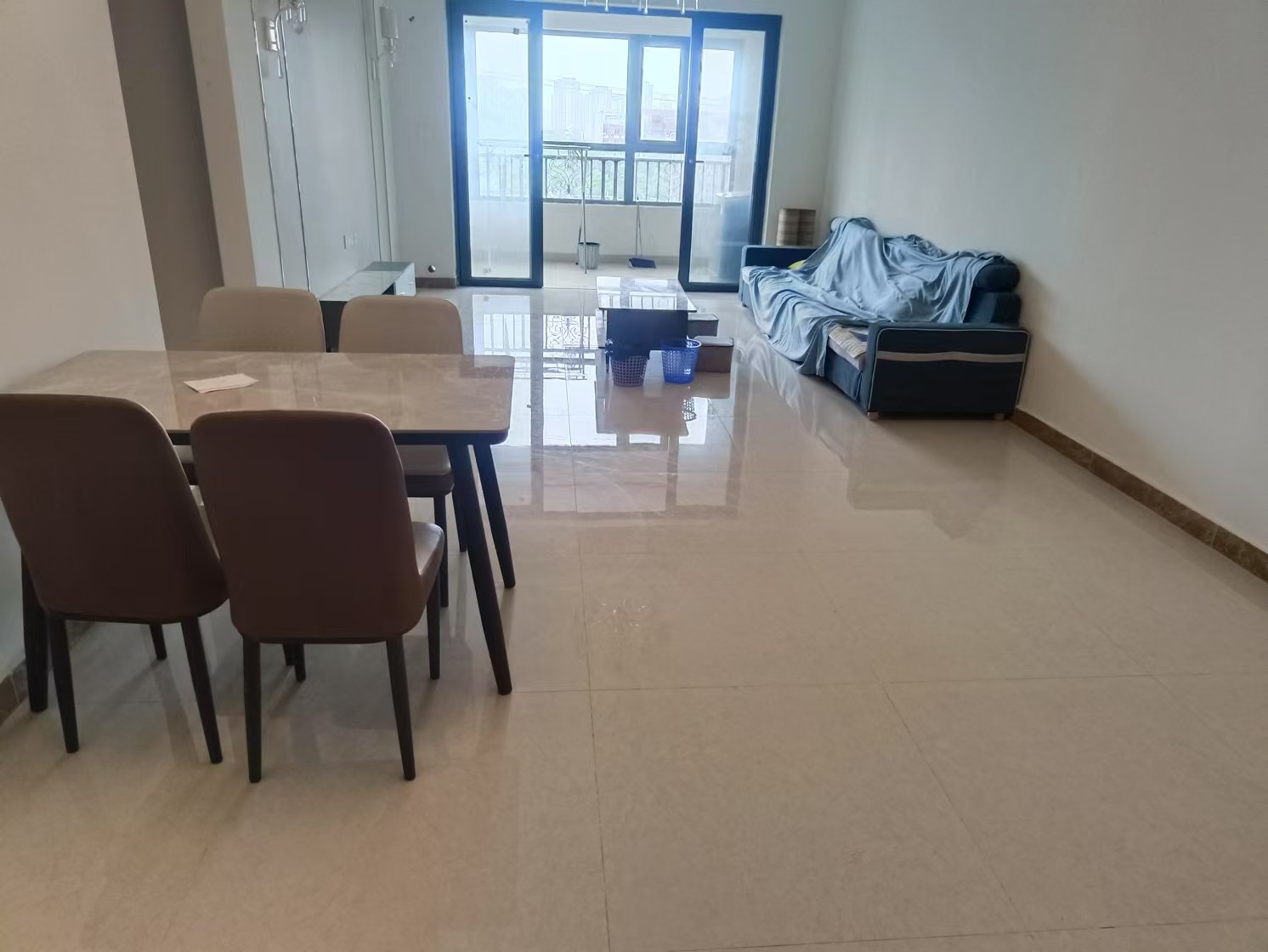 恒大华府 3室2厅1卫 2300.0元/月 恒大华府 3室2厅1卫 2300.0元/月室内图