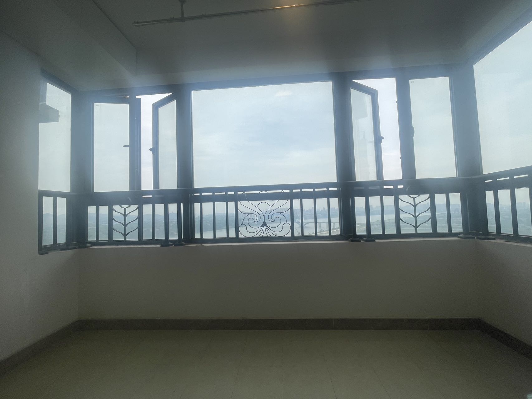 恒大御景半岛  3室2厅1卫   1700.00元/月
