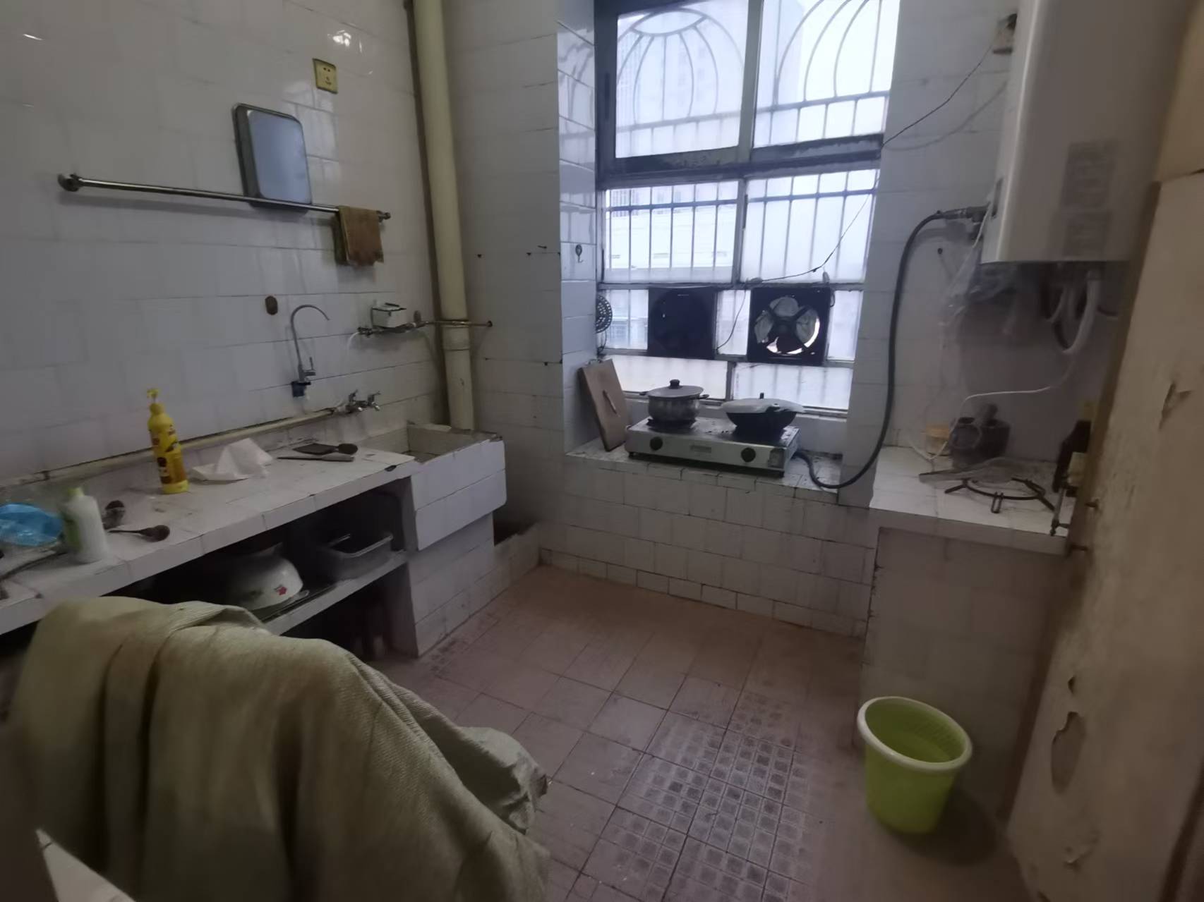 星邻东苑(工商局宿舍) 3室2厅1卫 1200.0元/月 星邻东苑(工商局宿舍) 3室2厅1卫 1200.0元/月室内图