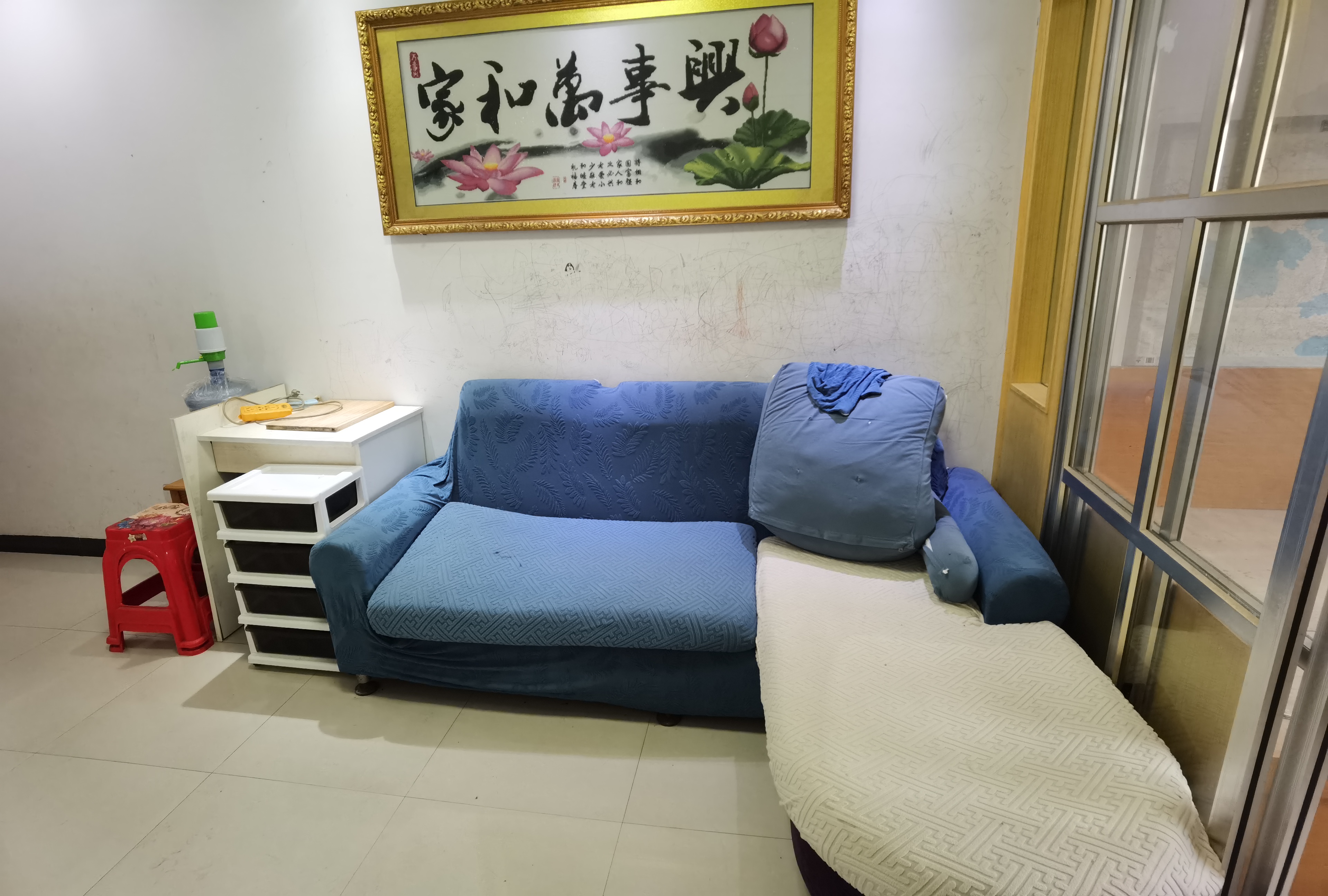 东方豪苑 1室1厅1卫 25.8万 东方豪苑 1室1厅1卫 25.8万客厅