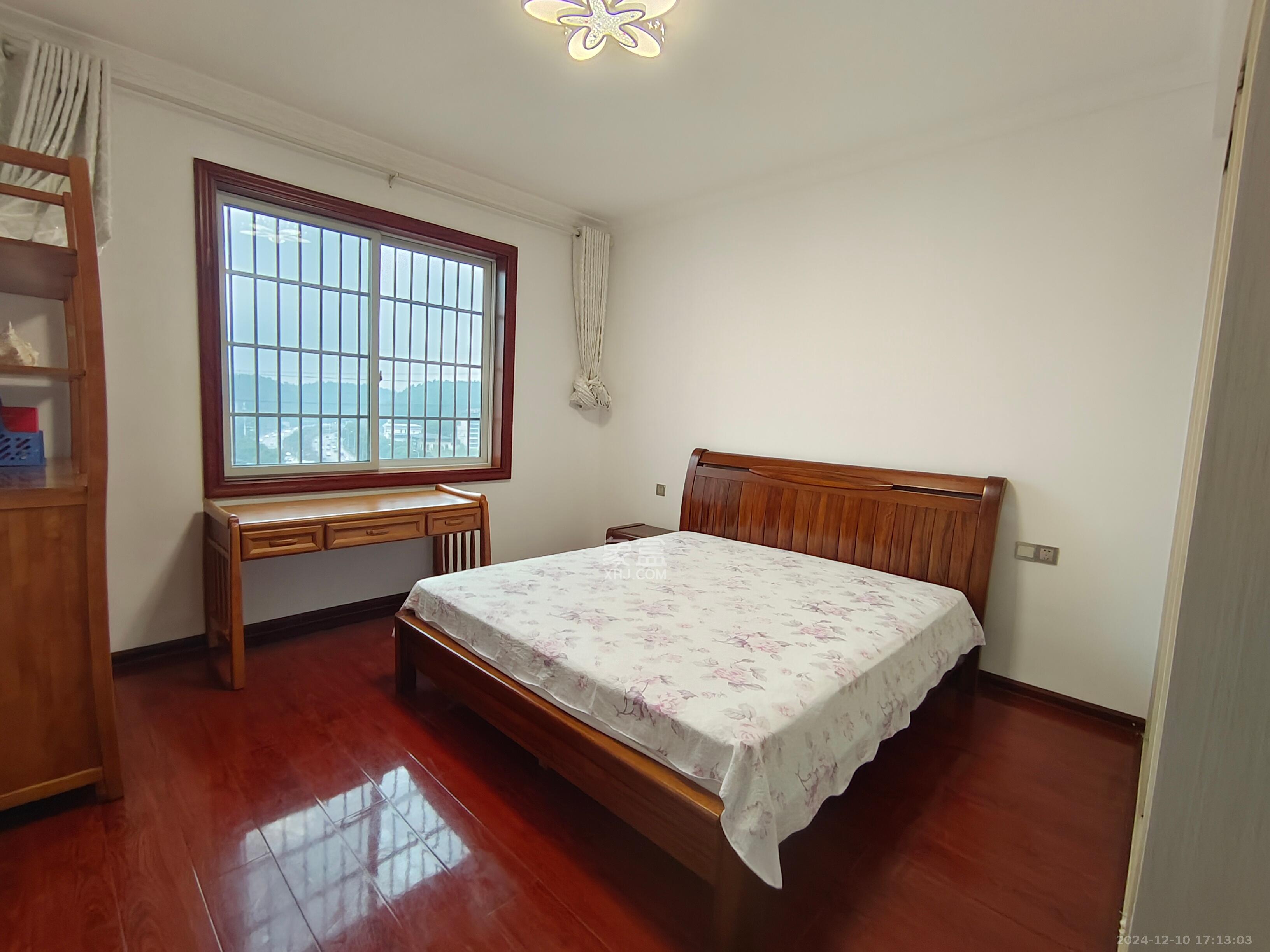 华银天际 4室2厅2卫 2800.0元/月 华银天际 4室2厅2卫 2800.0元/月室内图