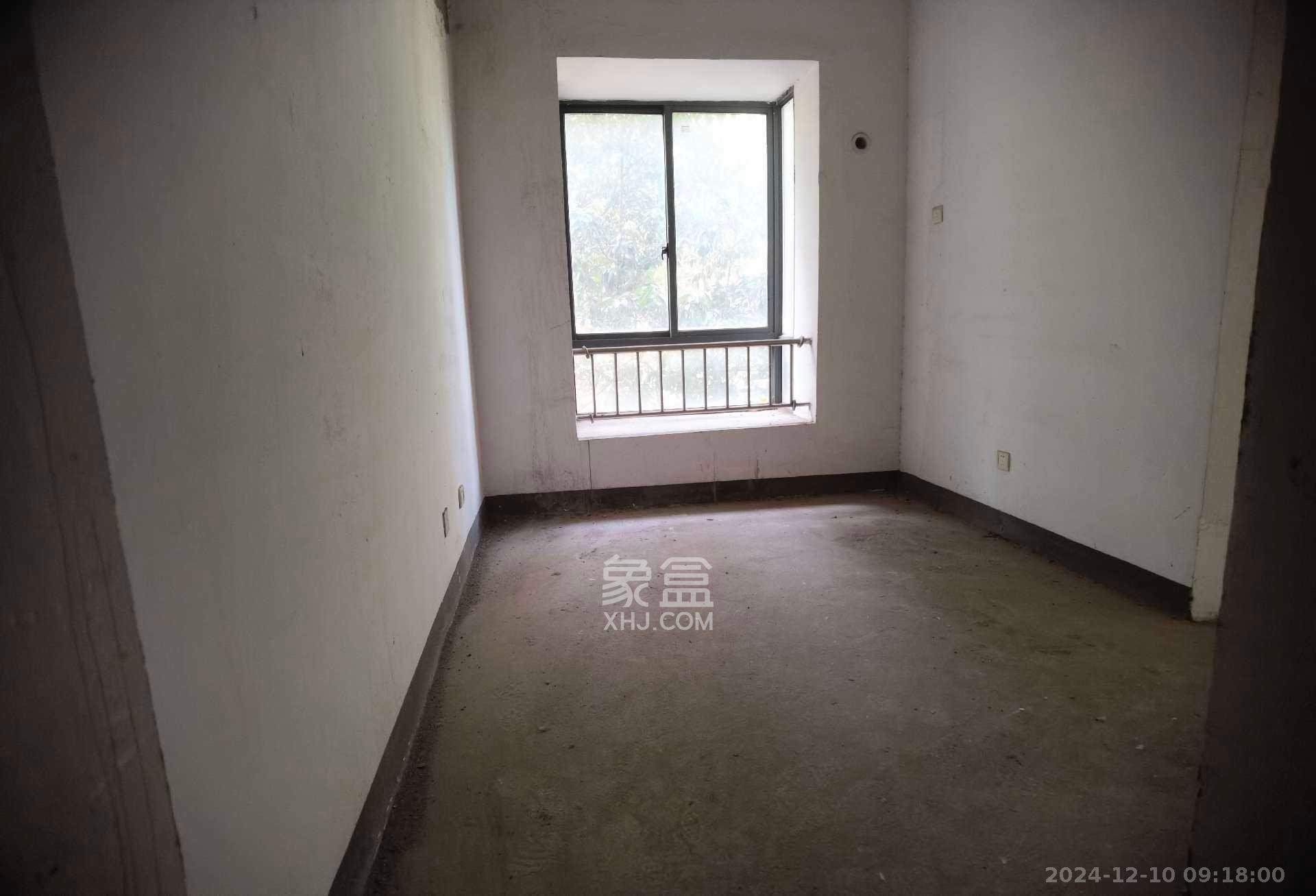 纳帕溪谷后湾 4室2厅1卫 89.8万 纳帕溪谷后湾 4室2厅1卫 89.8万客厅