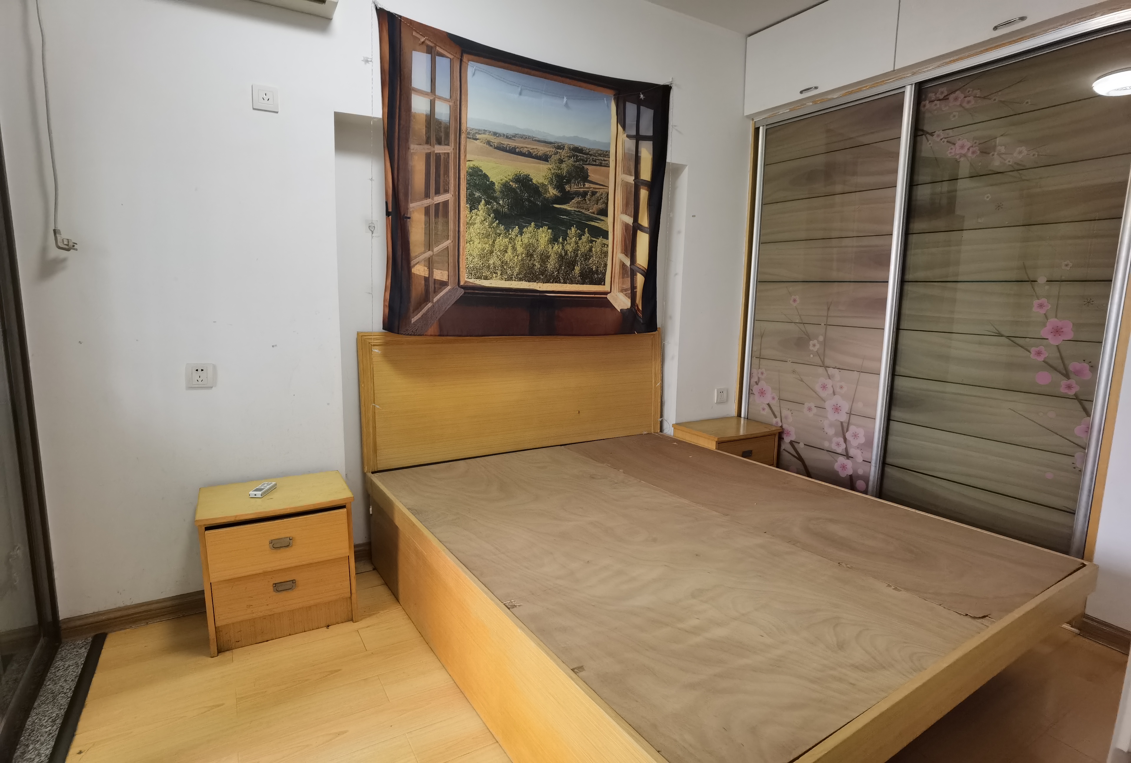 东方豪苑 1室1厅1卫 25.8万 东方豪苑 1室1厅1卫 25.8万客厅