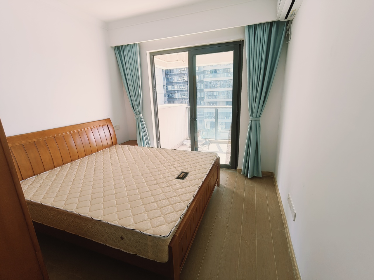 海南金地自在城 3室2厅2卫 123.0万 海南金地自在城 3室2厅2卫 123.0万客厅