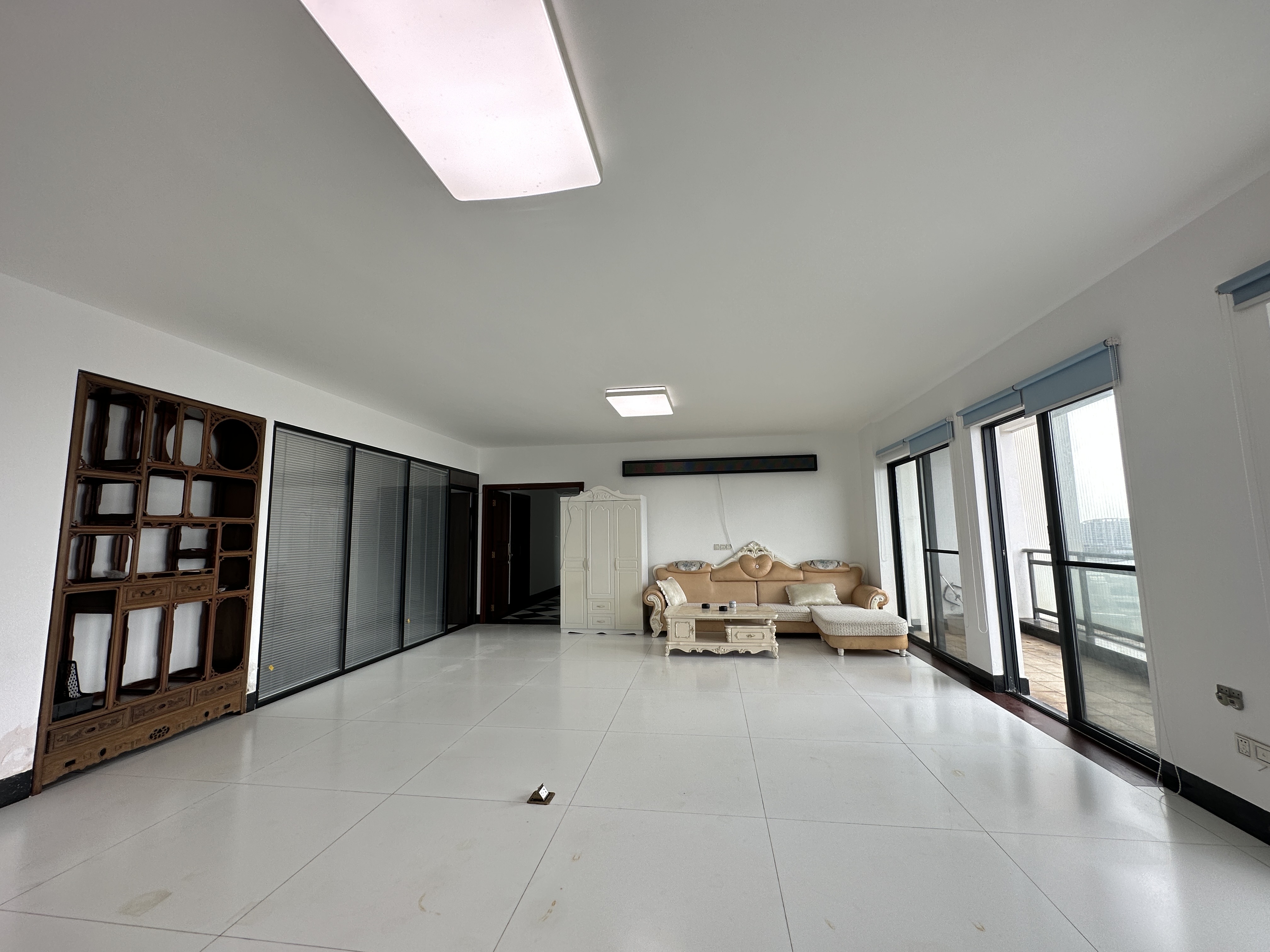 美源日月城 6室2厅4卫 10000.0元/月 美源日月城 6室2厅4卫 10000.0元/月室内图