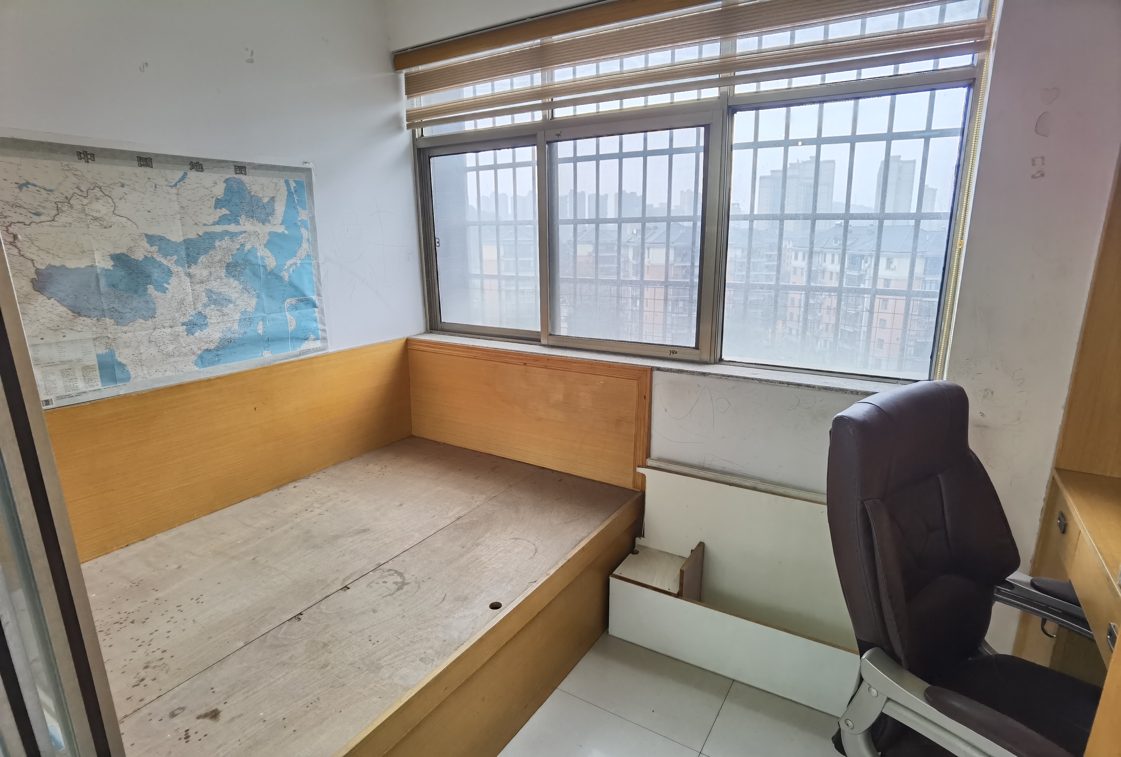 东方豪苑 1室1厅1卫 25.8万 东方豪苑 1室1厅1卫 25.8万客厅