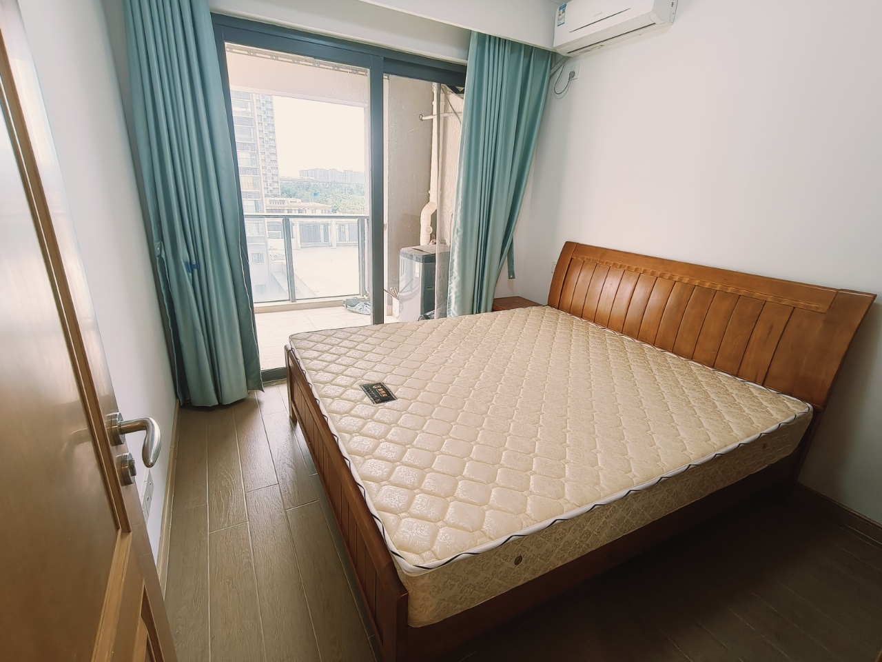 海南金地自在城 3室2厅2卫 123.0万 海南金地自在城 3室2厅2卫 123.0万客厅