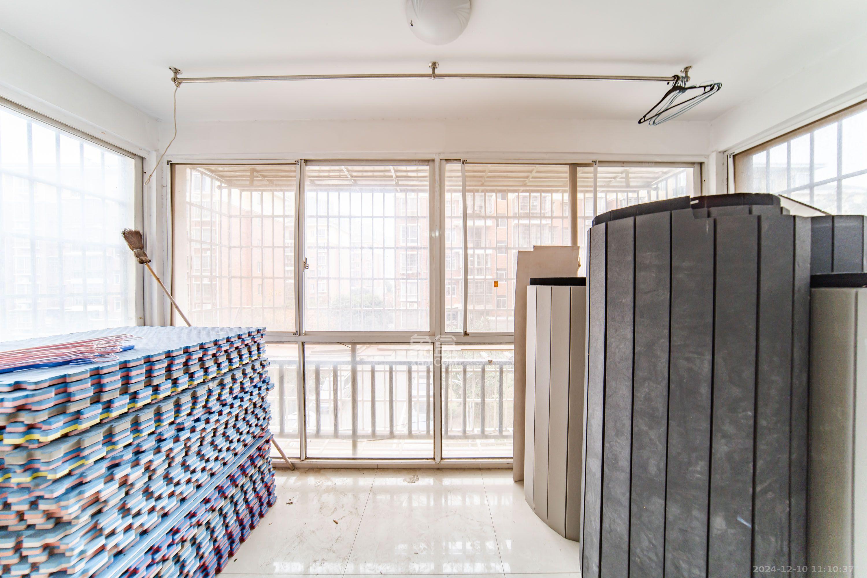 水印华府一期 3室2厅2卫 2600.0元/月 水印华府一期 3室2厅2卫 2600.0元/月室内图