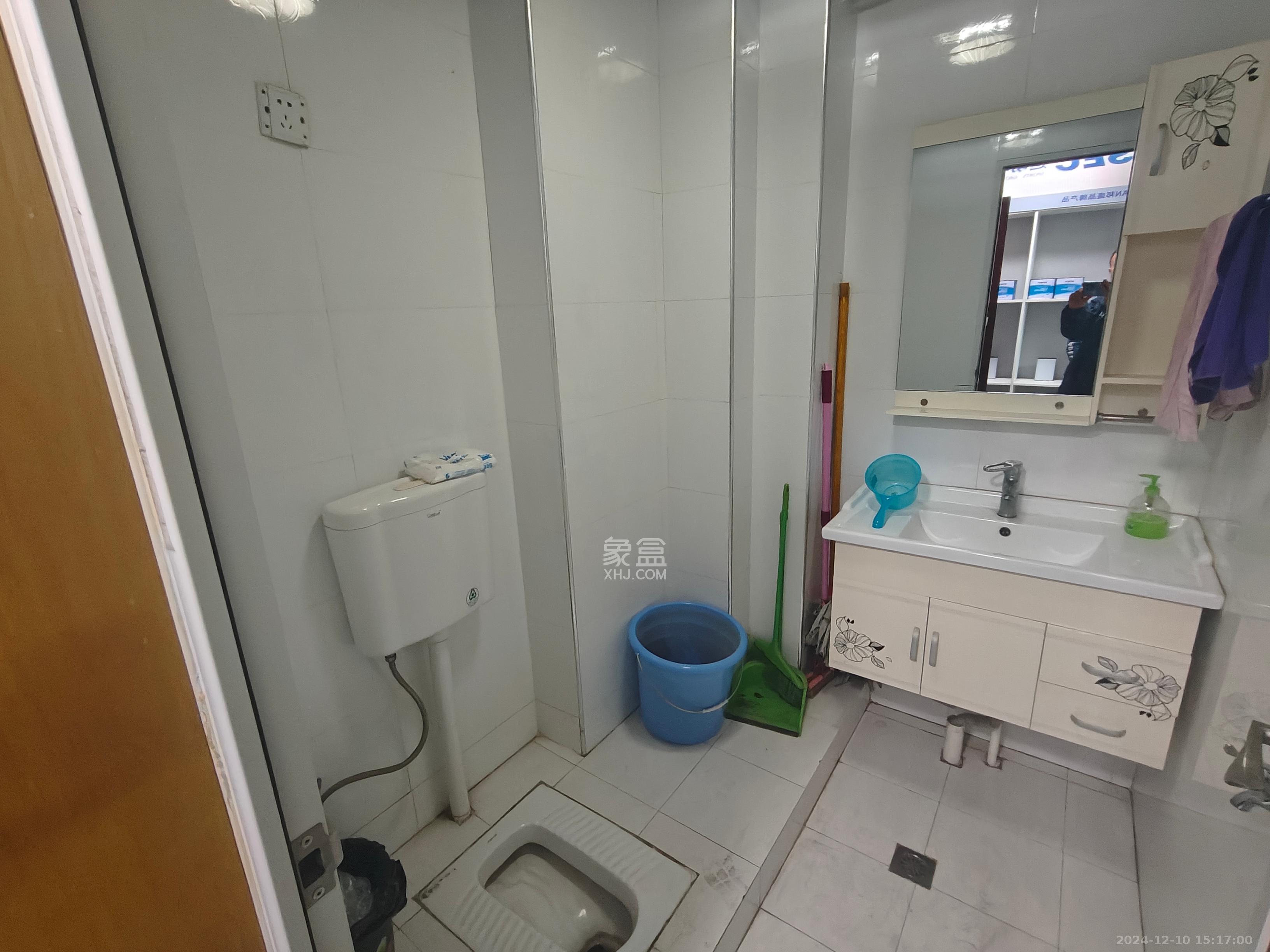 观湖公寓  1室1厅1卫   2300.00元/月室内图