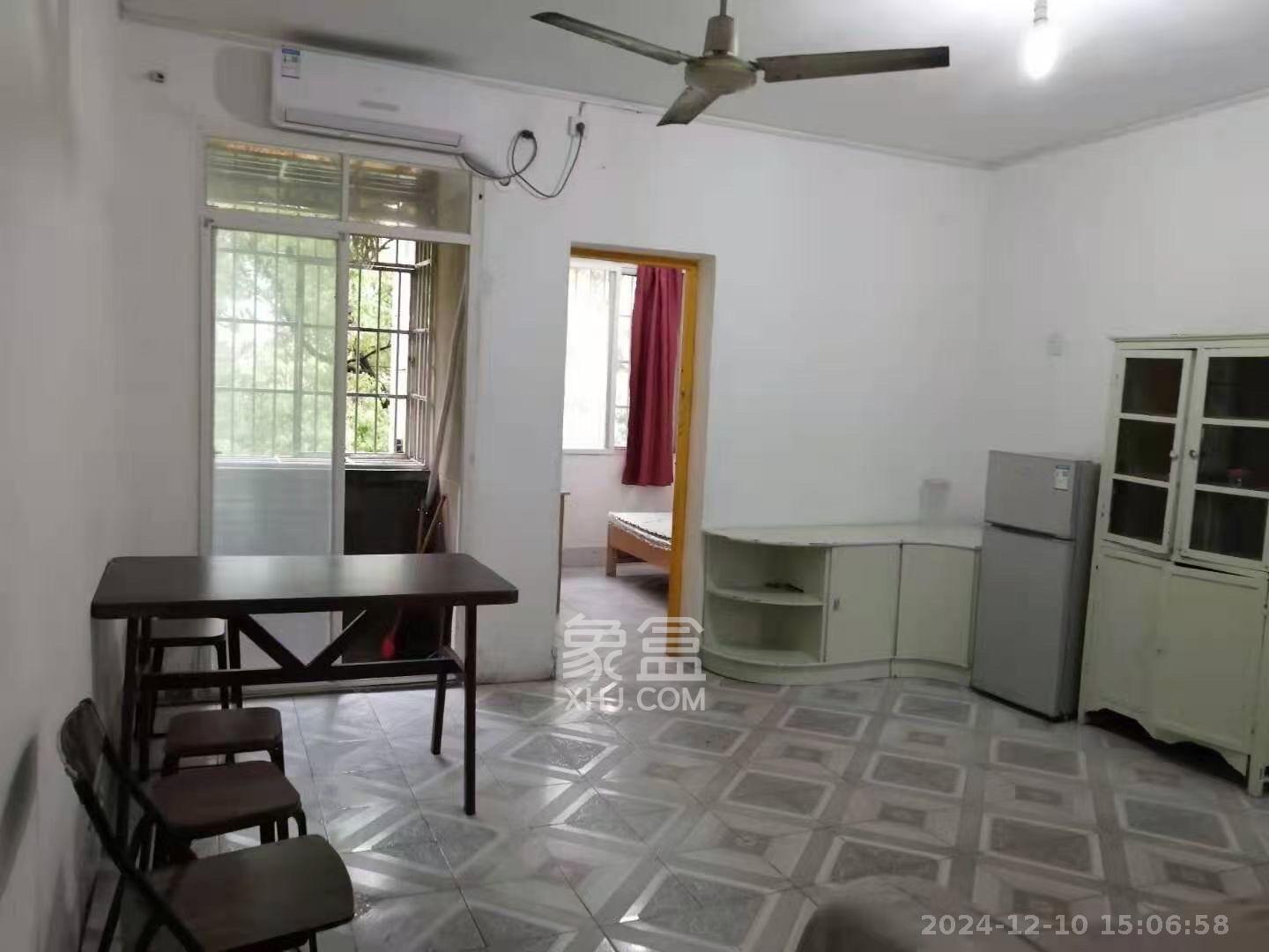 航天大院 3室2厅1卫 1600.0元/月 航天大院 3室2厅1卫 1600.0元/月室内图