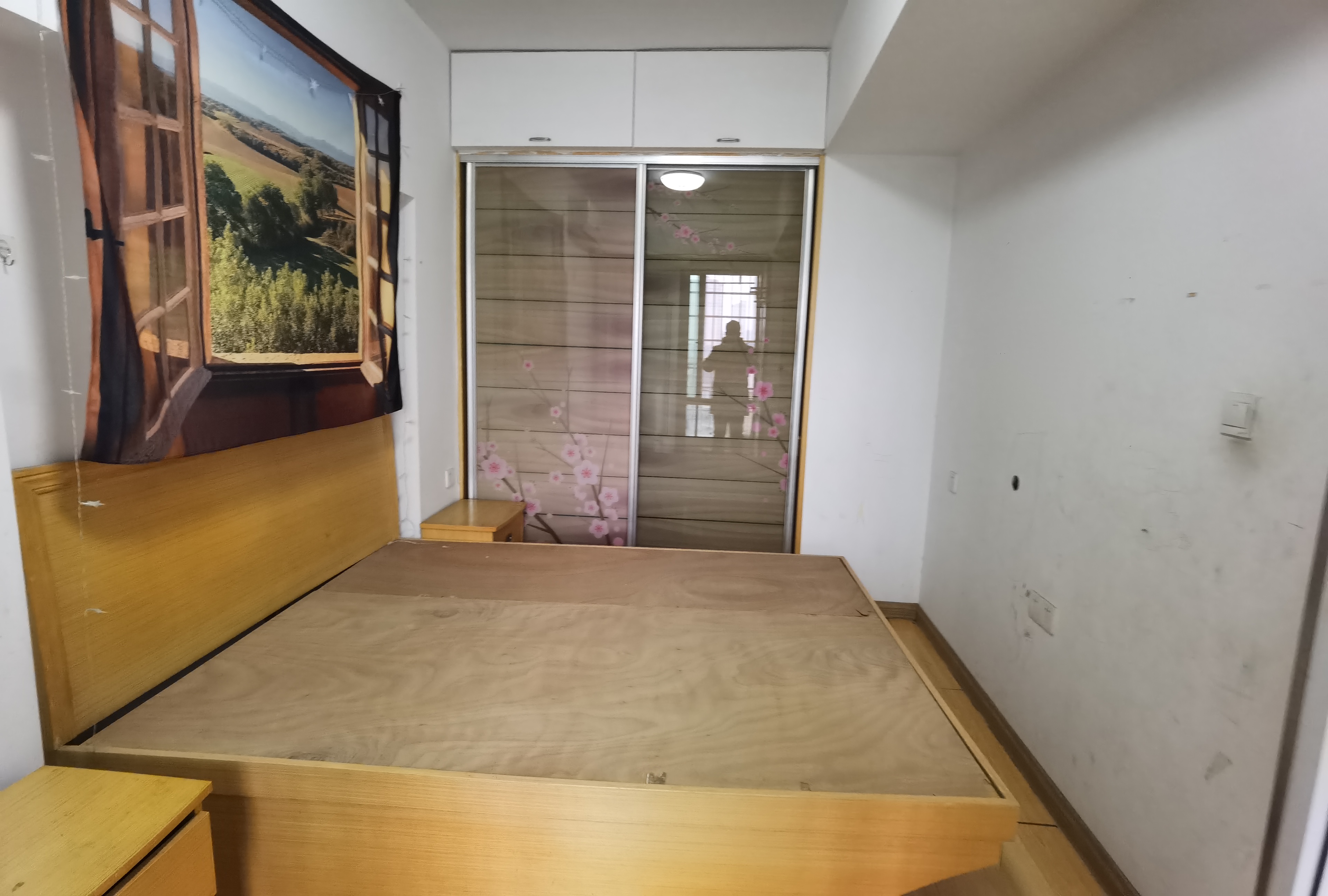 东方豪苑 1室1厅1卫 25.8万 东方豪苑 1室1厅1卫 25.8万客厅