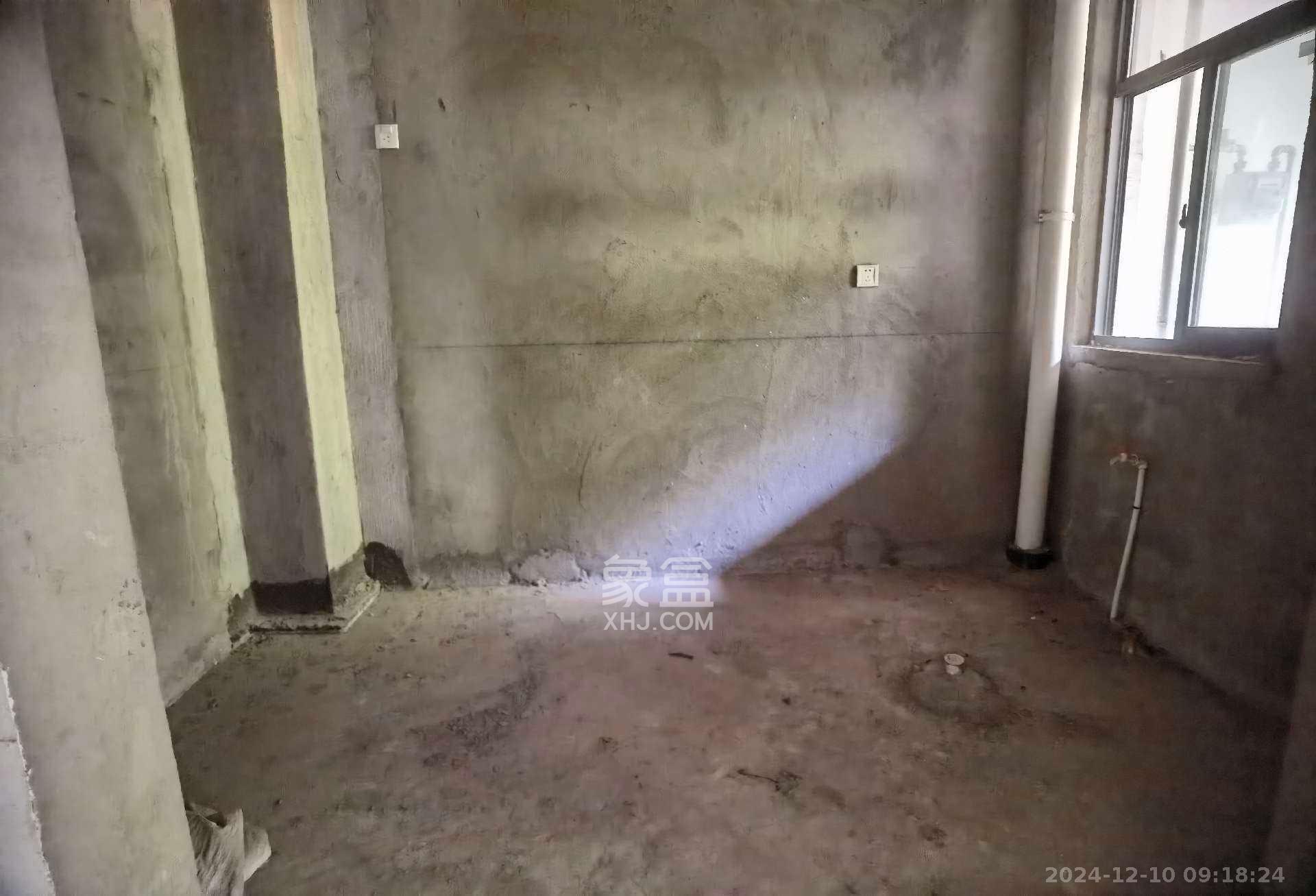 纳帕溪谷后湾 4室2厅1卫 89.8万 纳帕溪谷后湾 4室2厅1卫 89.8万客厅