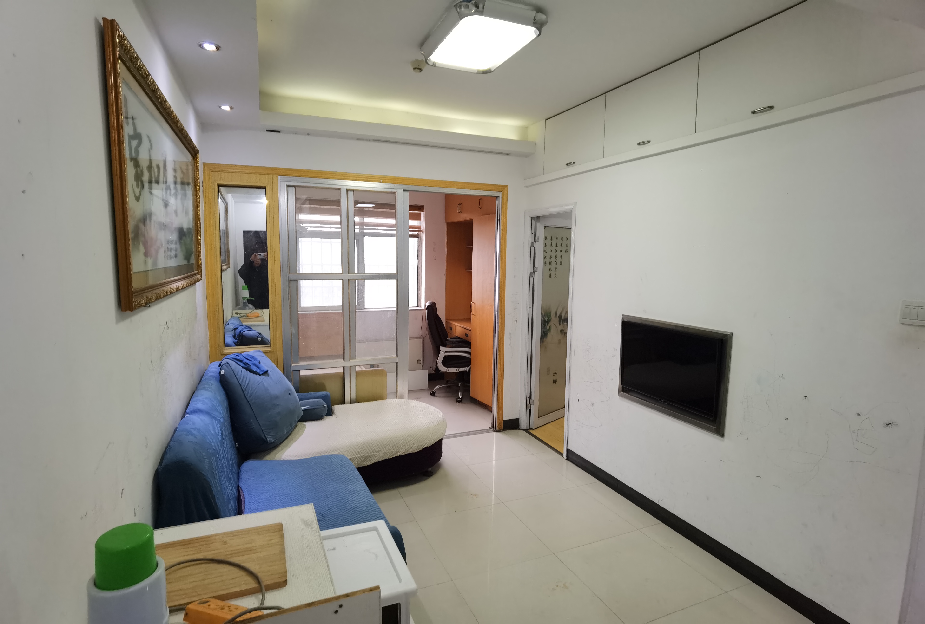 东方豪苑 1室1厅1卫 25.8万 东方豪苑 1室1厅1卫 25.8万客厅