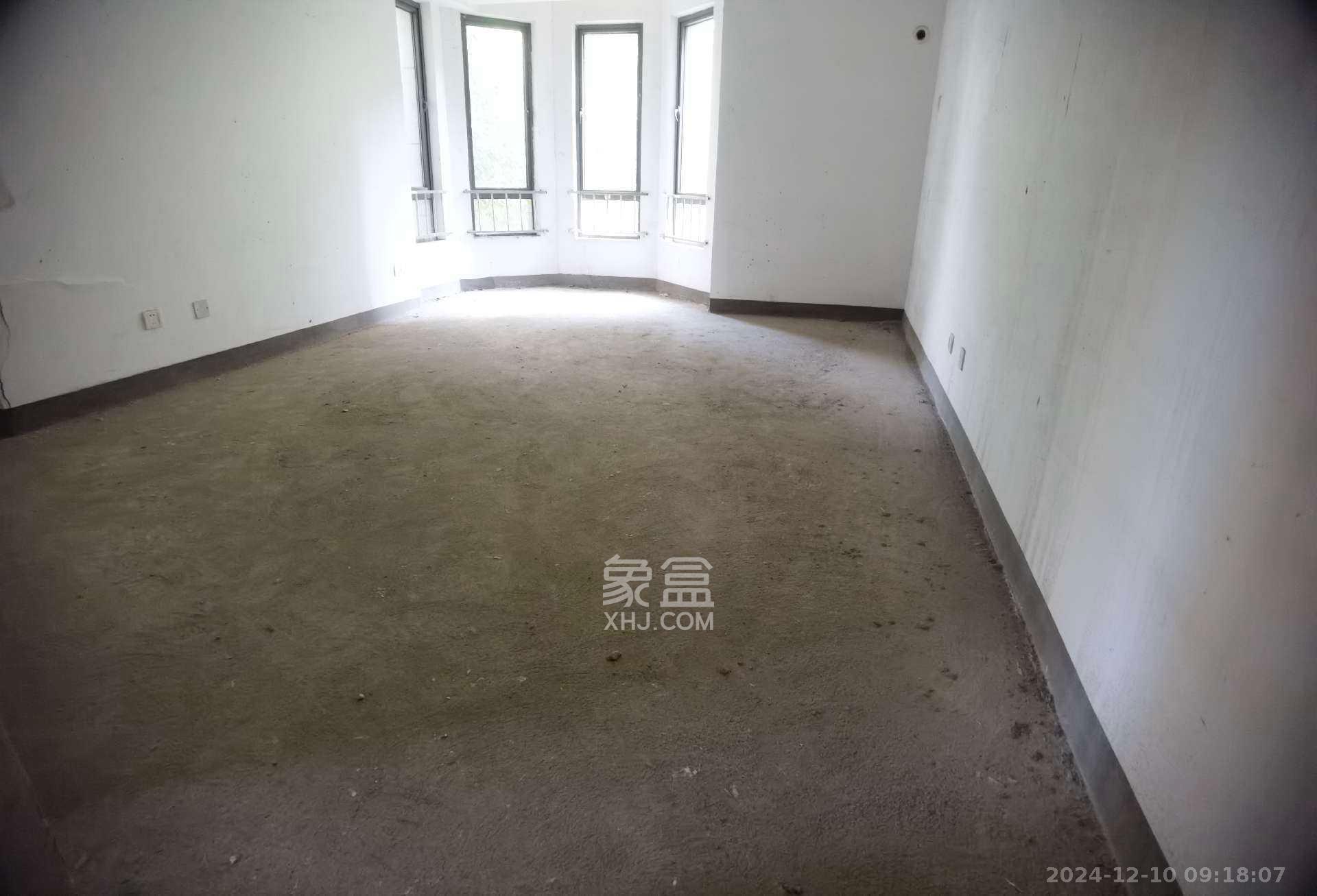 纳帕溪谷后湾 4室2厅1卫 89.8万 纳帕溪谷后湾 4室2厅1卫 89.8万客厅