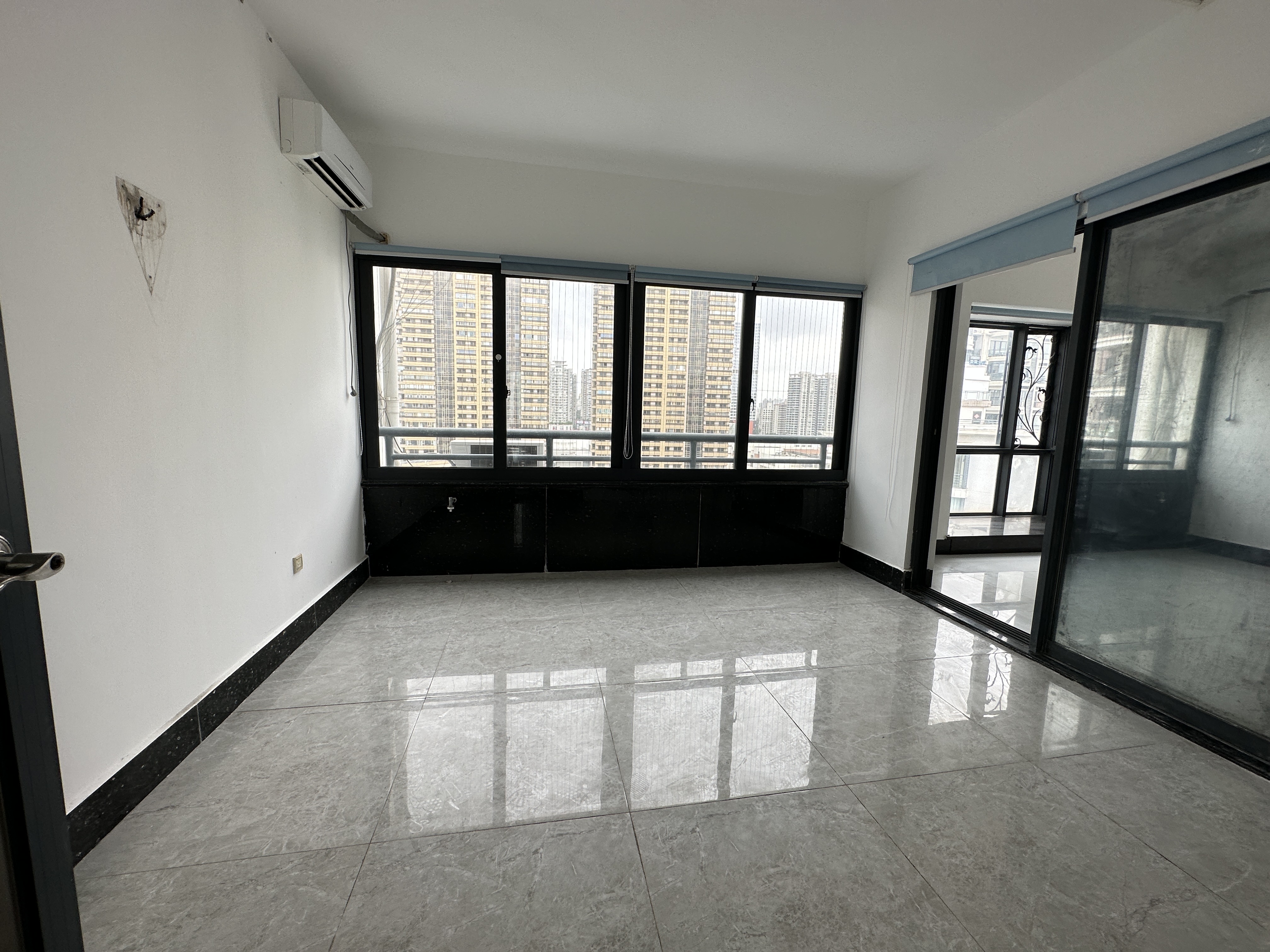 美源日月城 6室2厅4卫 10000.0元/月 美源日月城 6室2厅4卫 10000.0元/月室内图