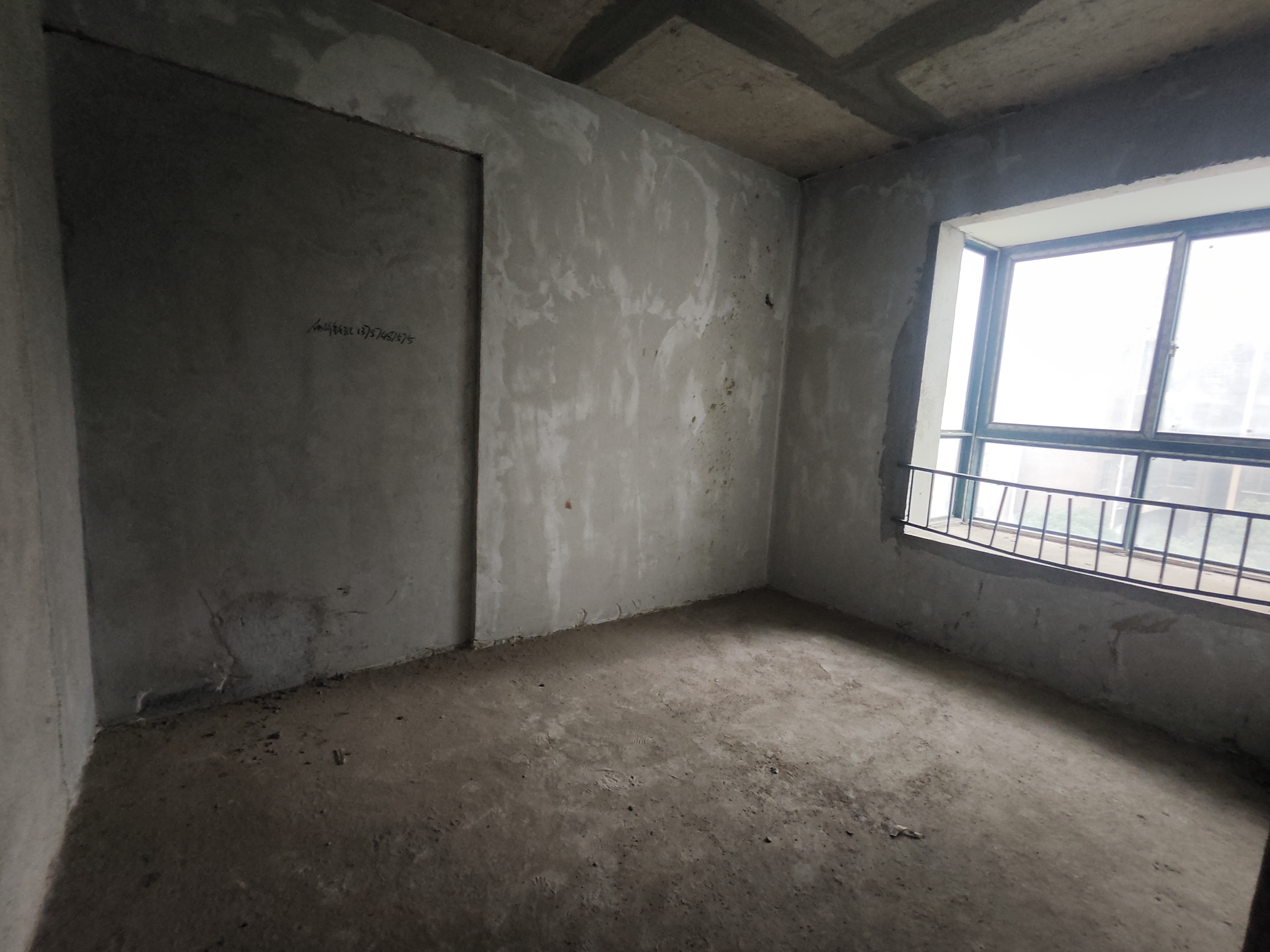 吉泰丽园 3室2厅2卫 49.00万 吉泰丽园 3室2厅2卫 49.00万客厅