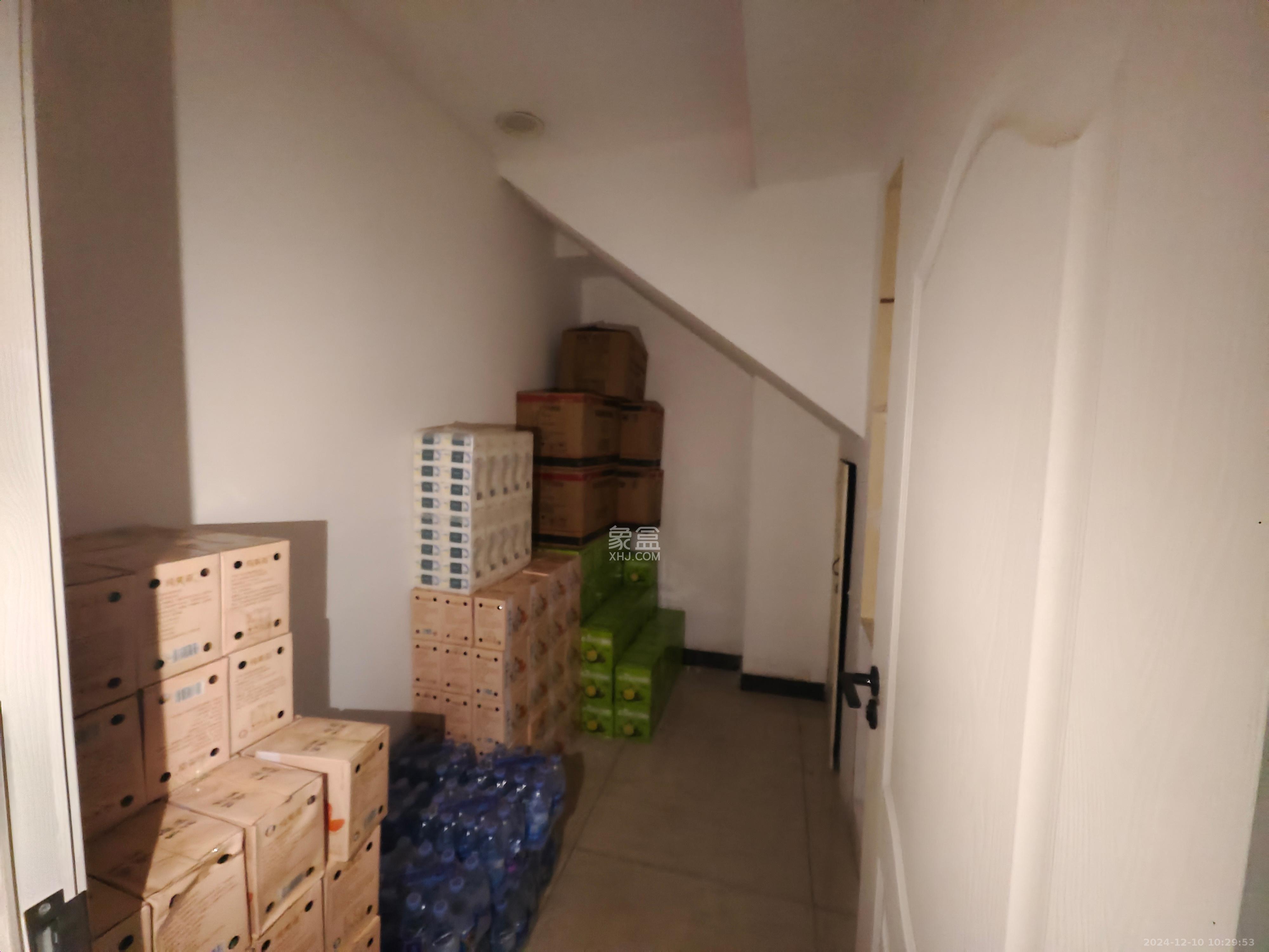 万科金域华府一期   98.0㎡     7000.00元/月室内图