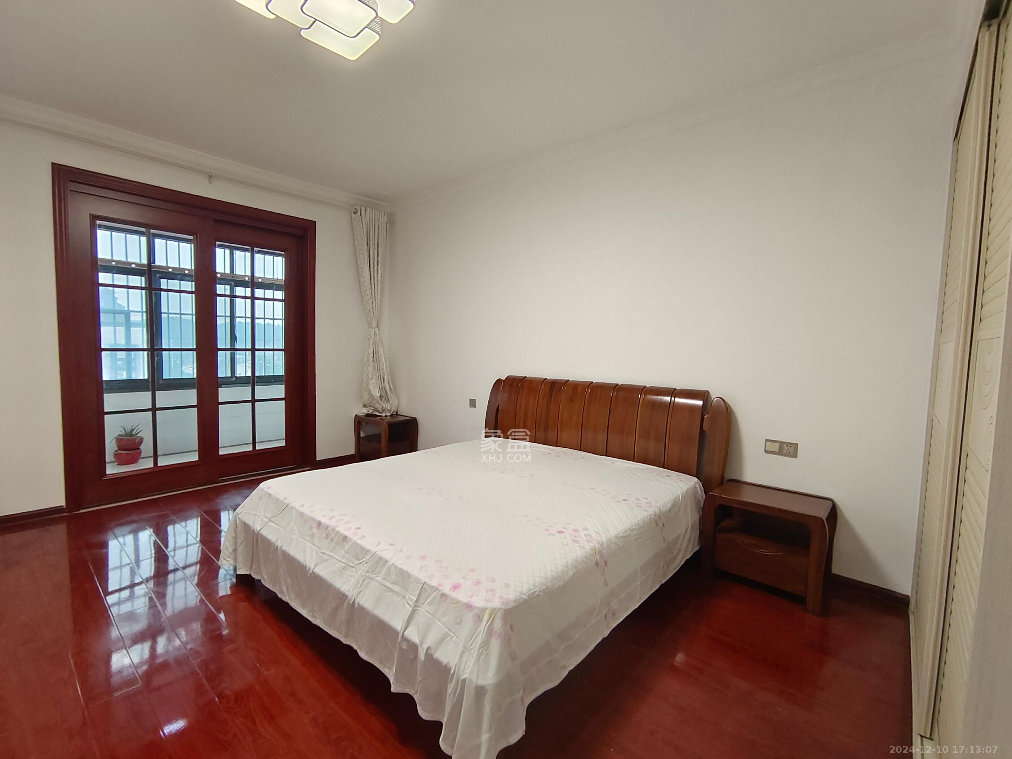 华银天际 4室2厅2卫 2800.0元/月 华银天际 4室2厅2卫 2800.0元/月室内图